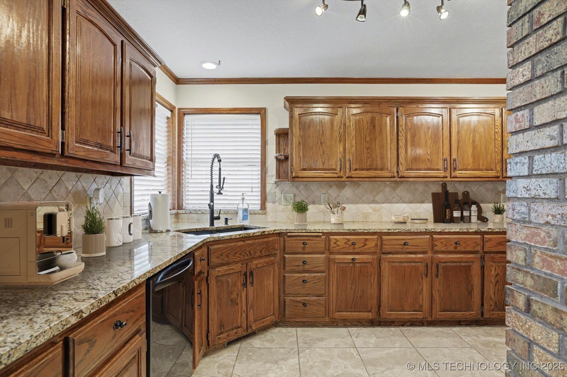 7918 N 156th East Avenue Property Photo 10