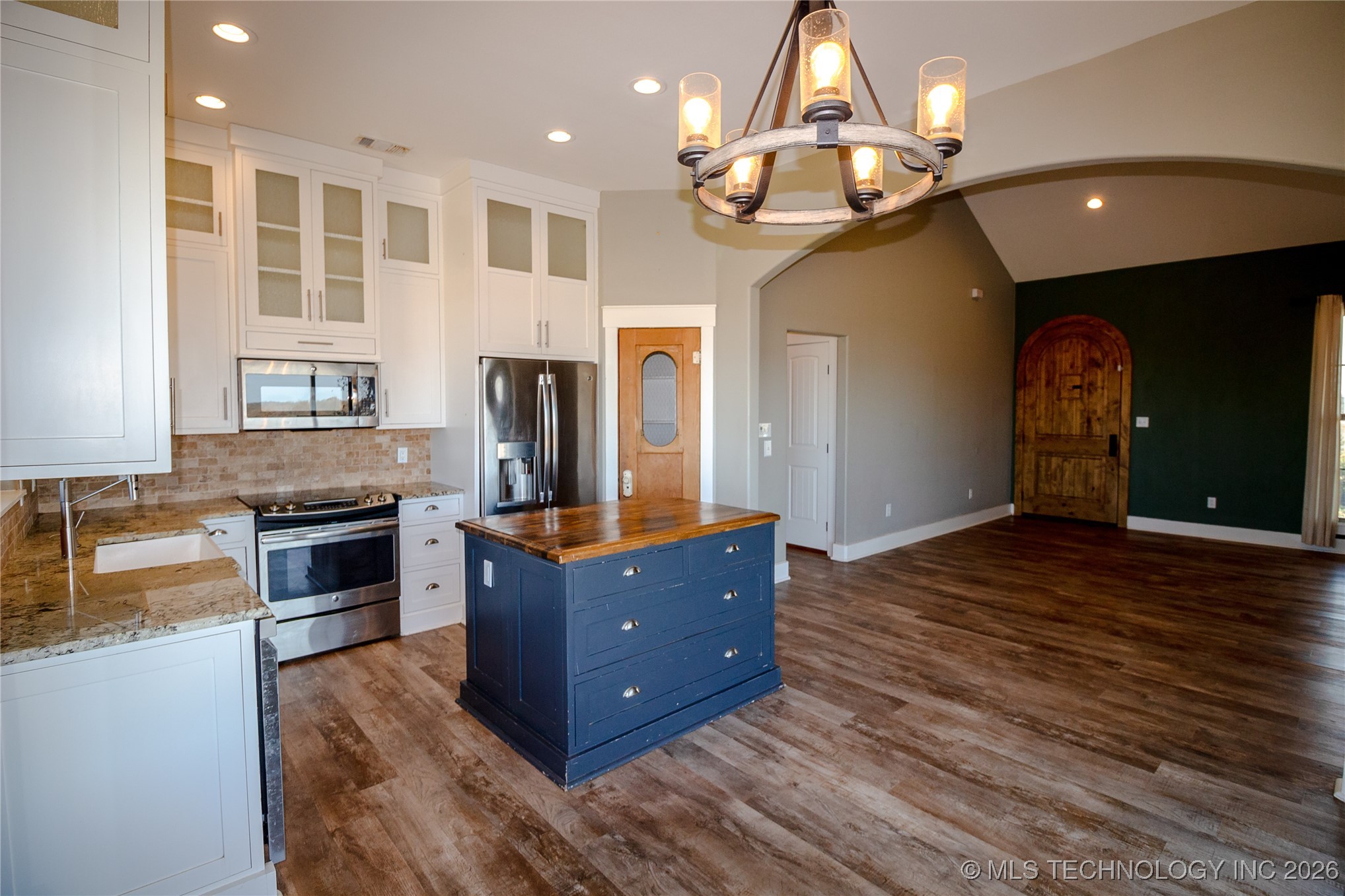 126 Lobo Property Photo 5