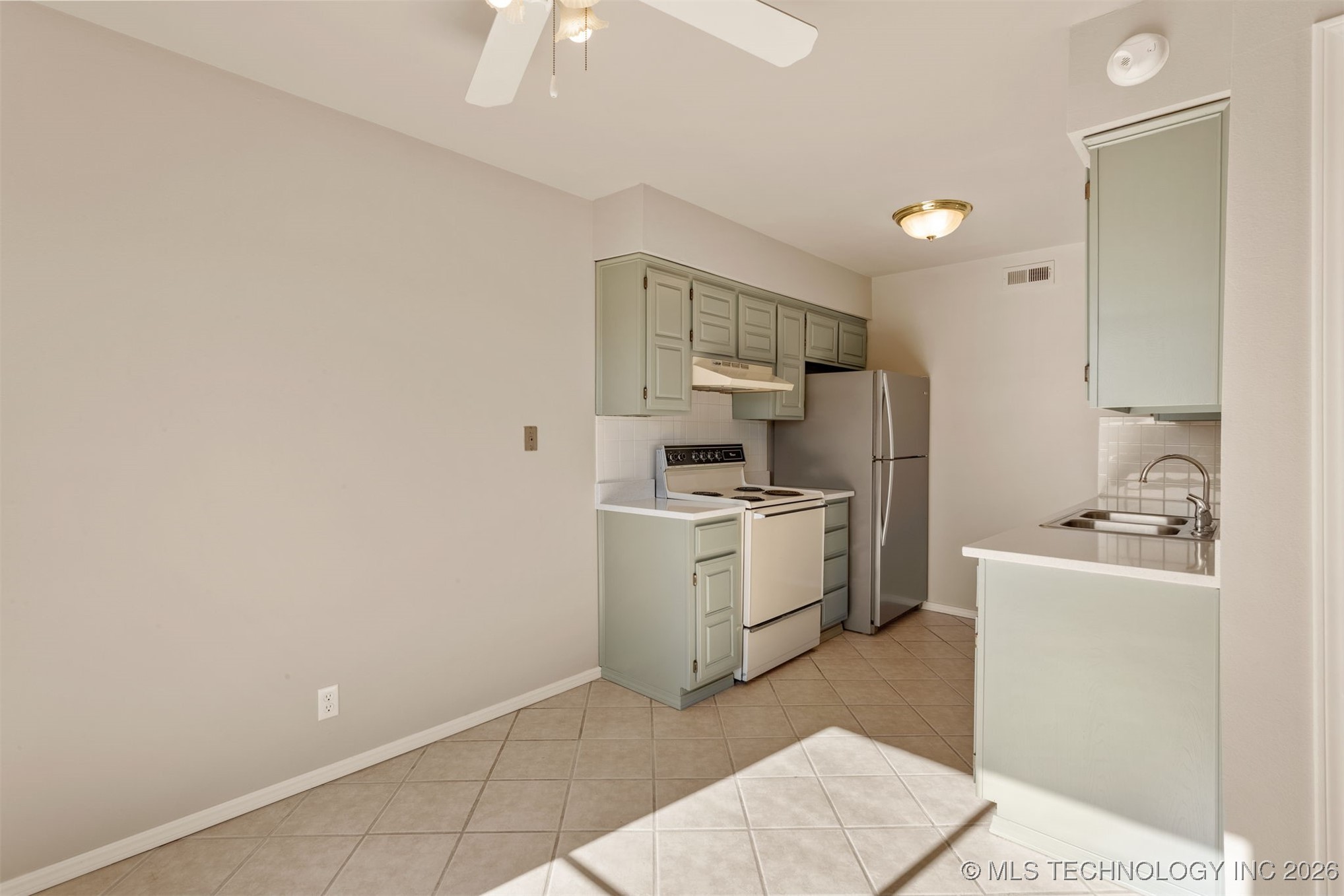 4303 E 68th Street 628 Property Photo 17