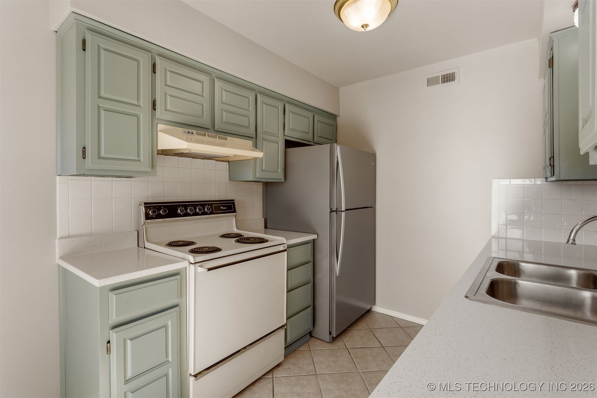 4303 E 68th Street 628 Property Photo 24