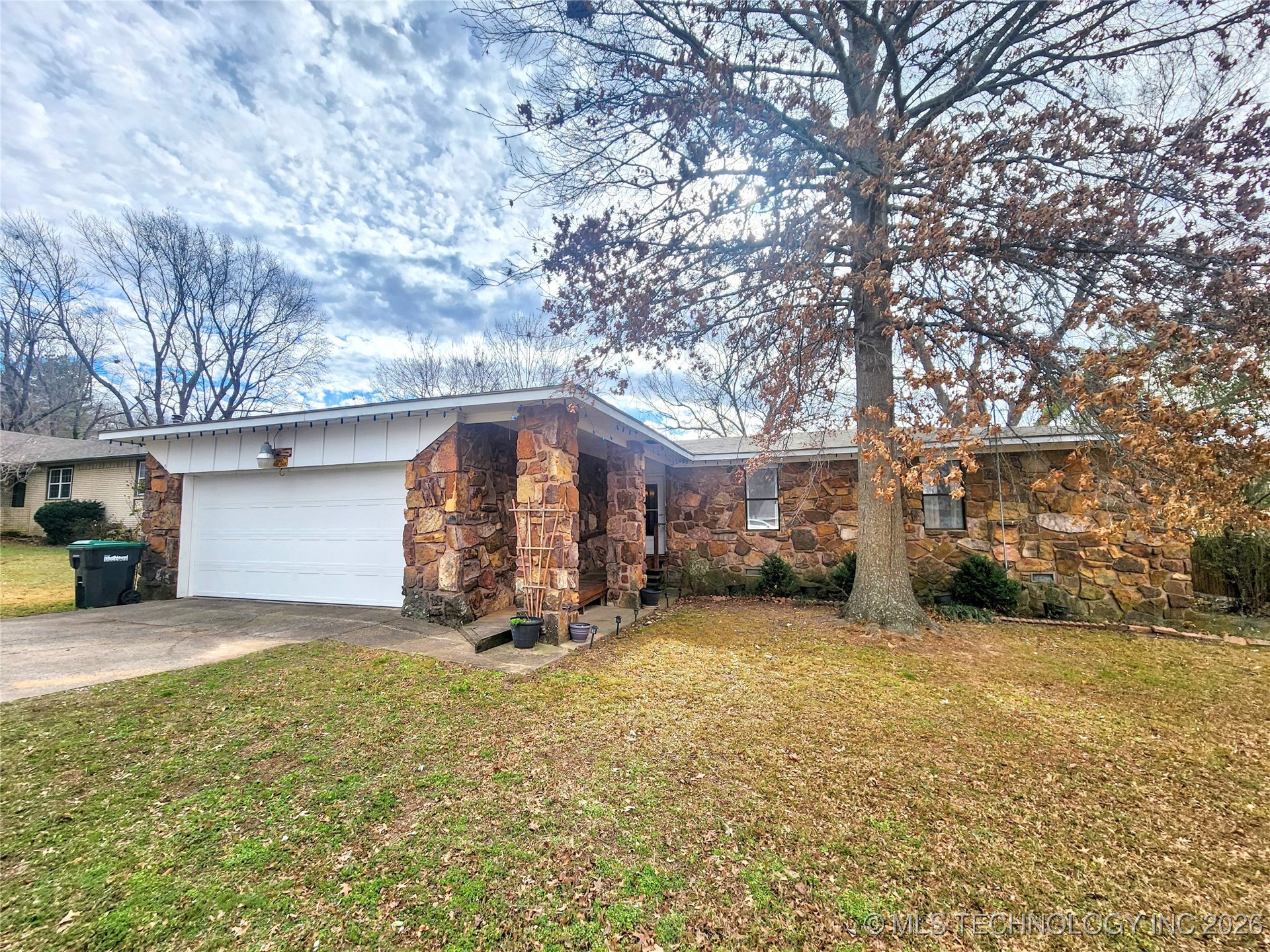 606 Jeffery Street Property Photo 1