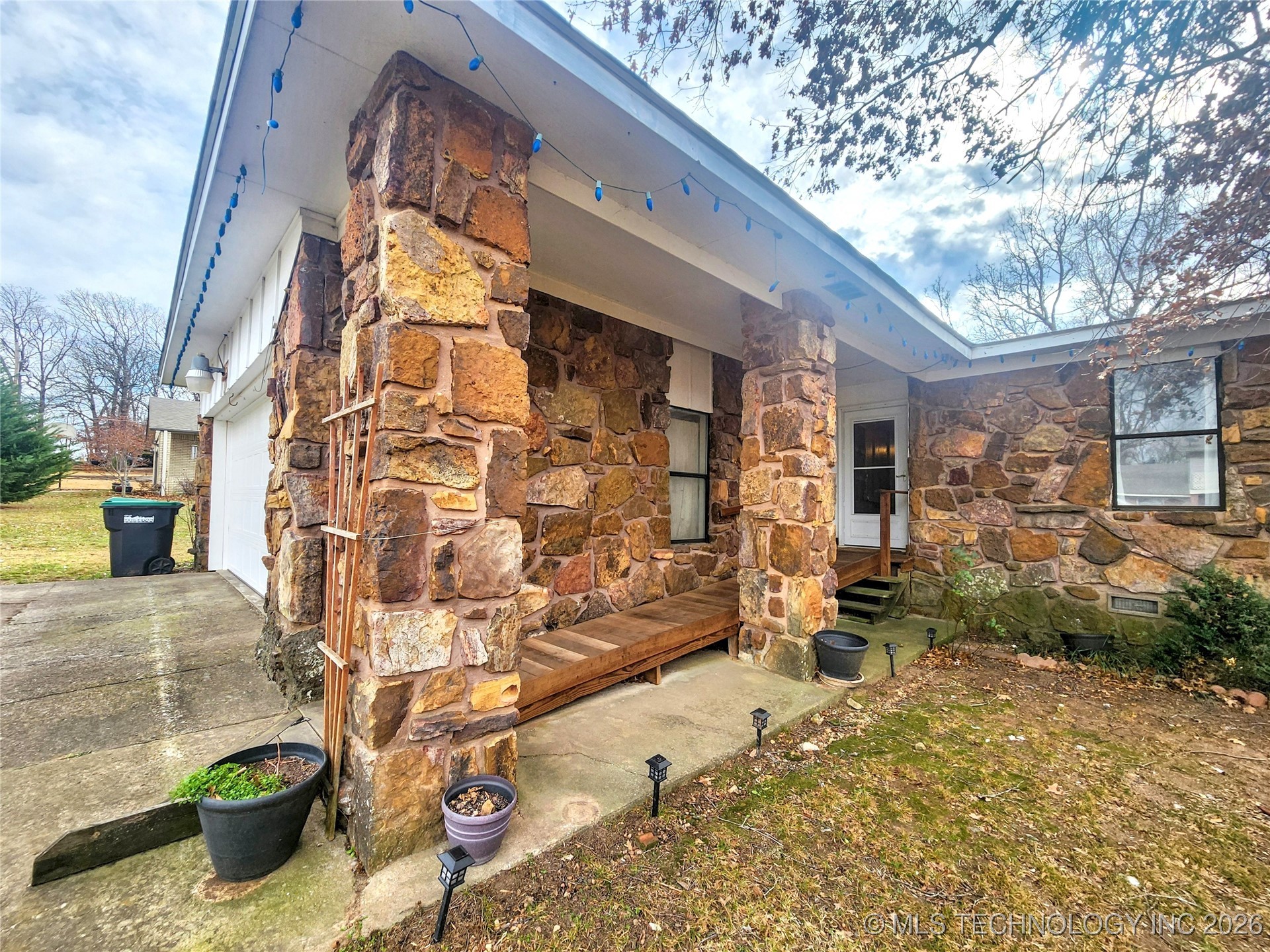 606 Jeffery Street Property Photo 2