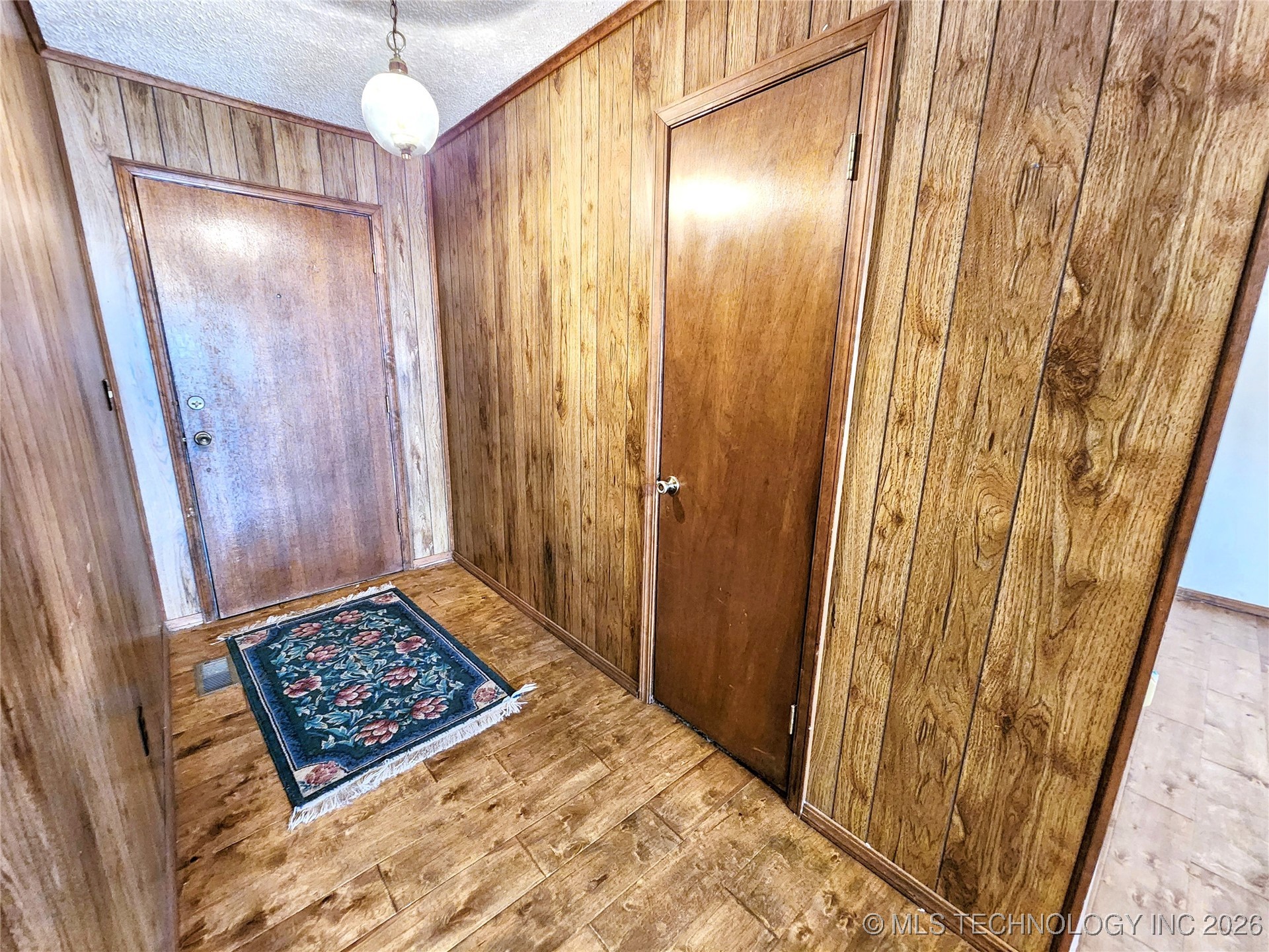 606 Jeffery Street Property Photo 5