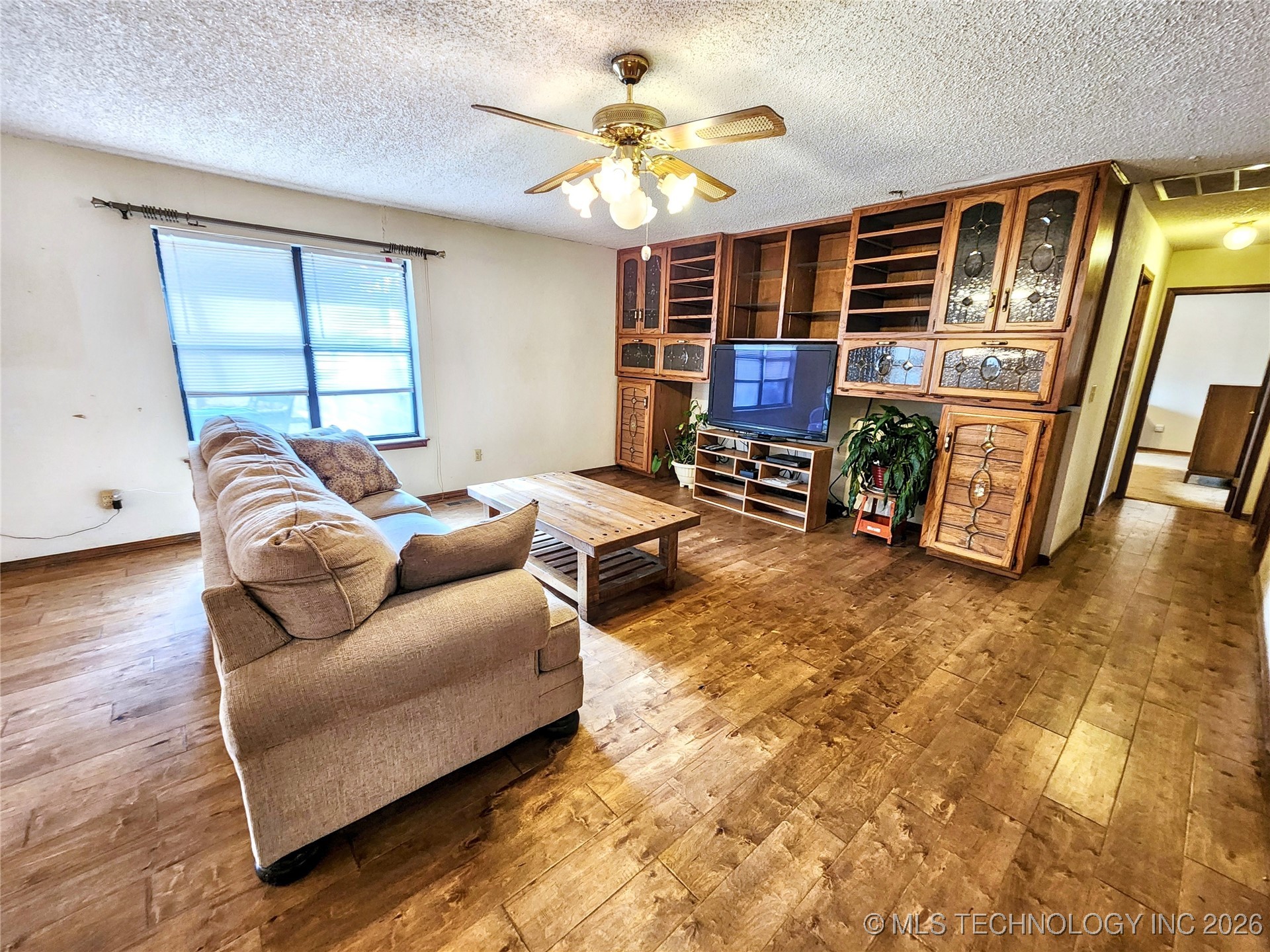 606 Jeffery Street Property Photo 6