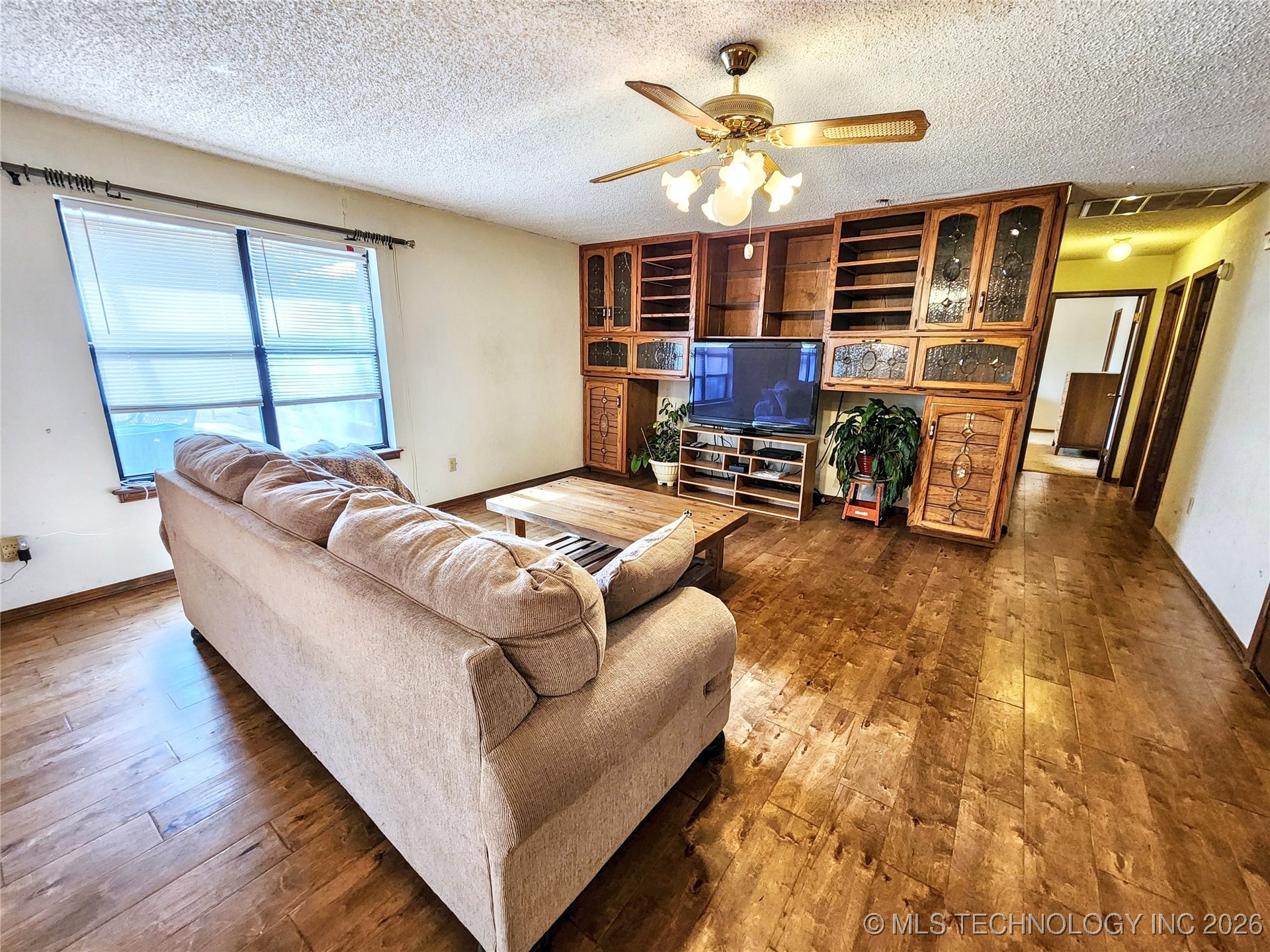 606 Jeffery Street Property Photo 7