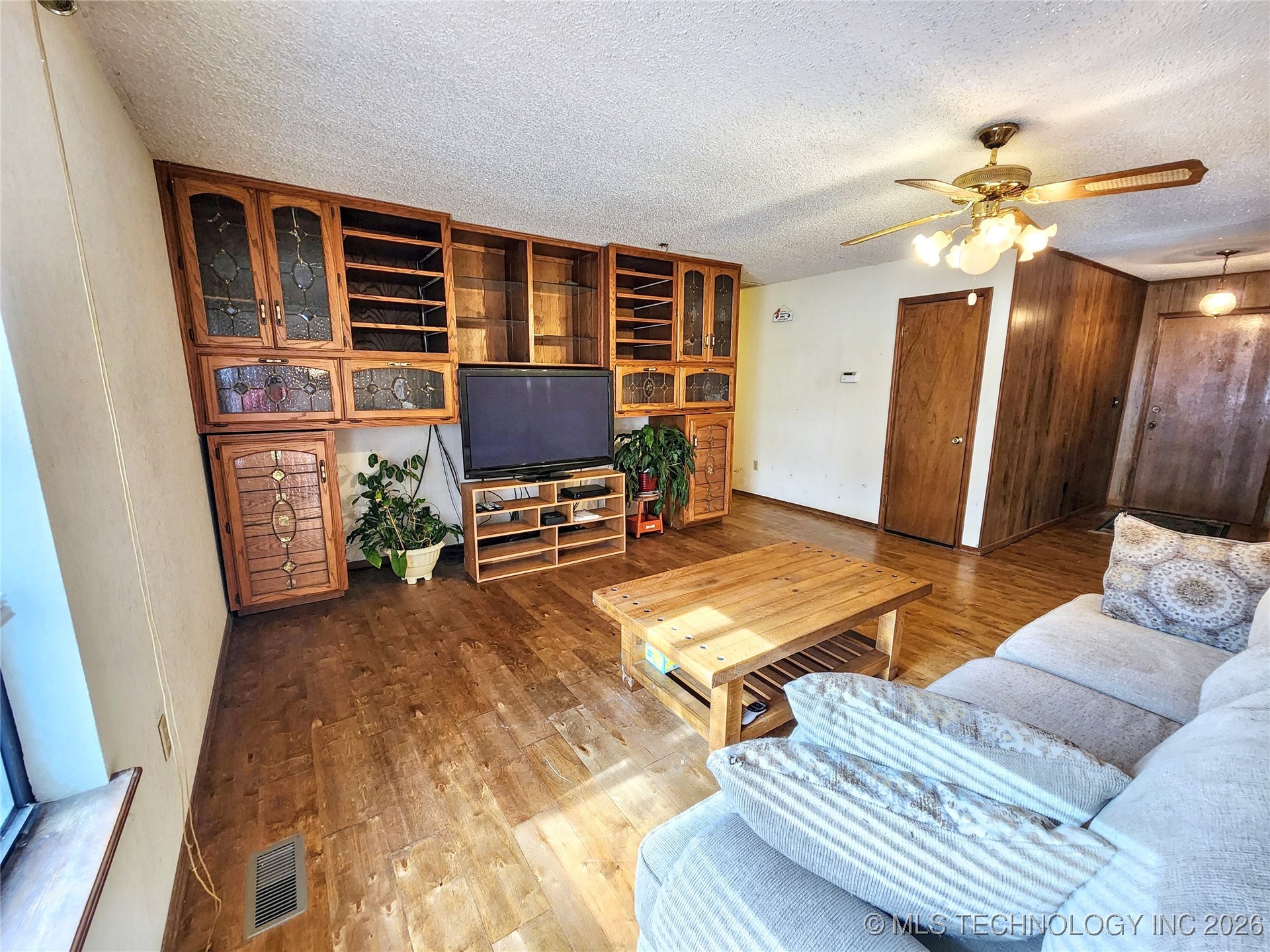 606 Jeffery Street Property Photo 9