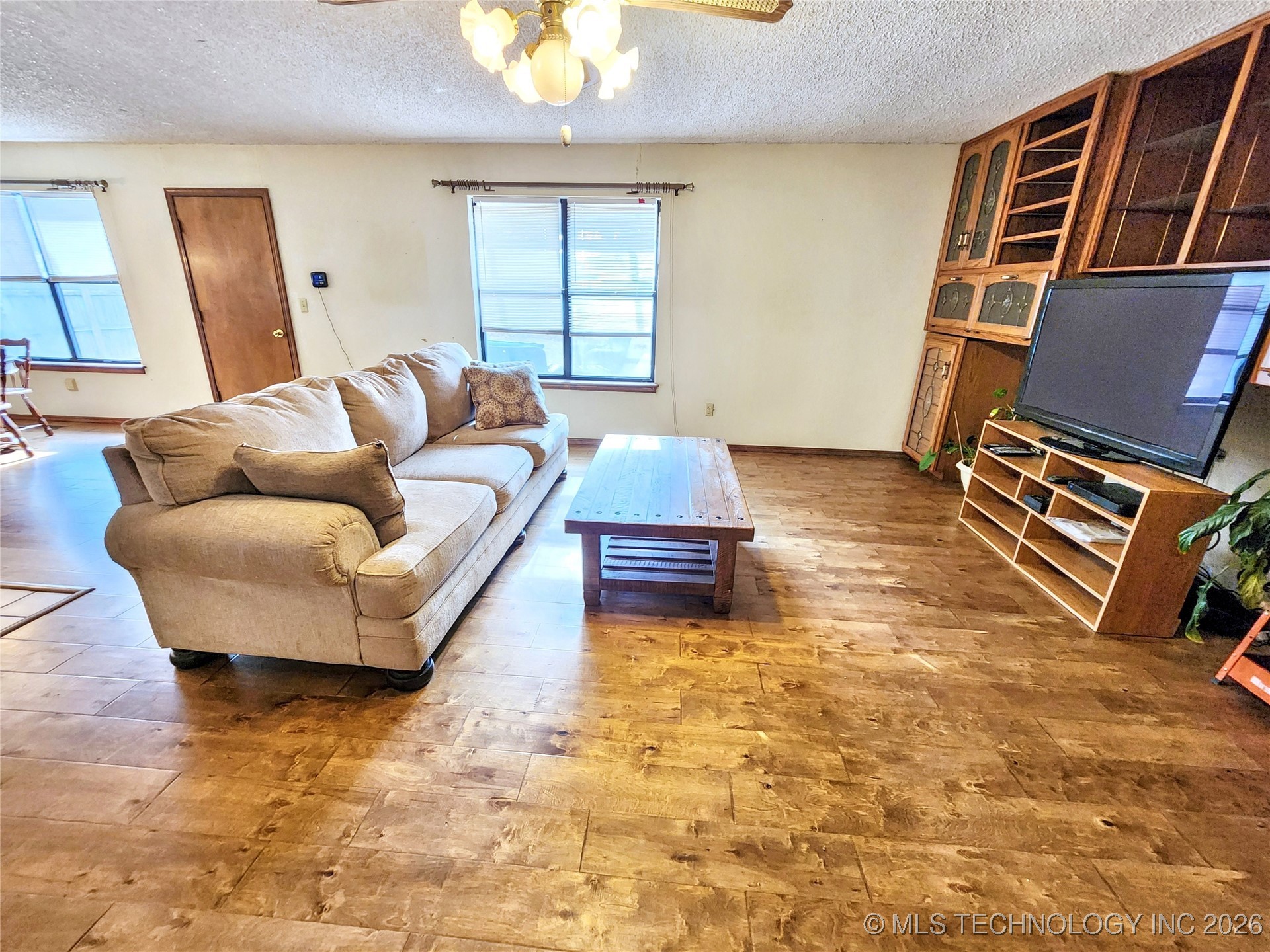 606 Jeffery Street Property Photo 14