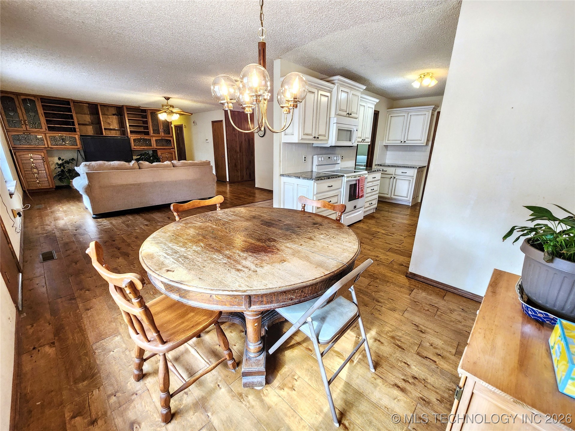 606 Jeffery Street Property Photo 23