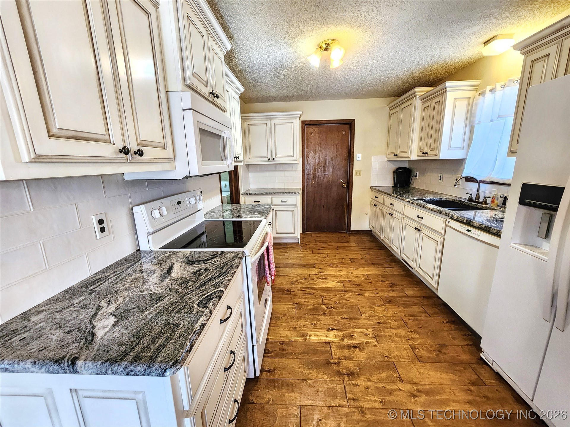 606 Jeffery Street Property Photo 26