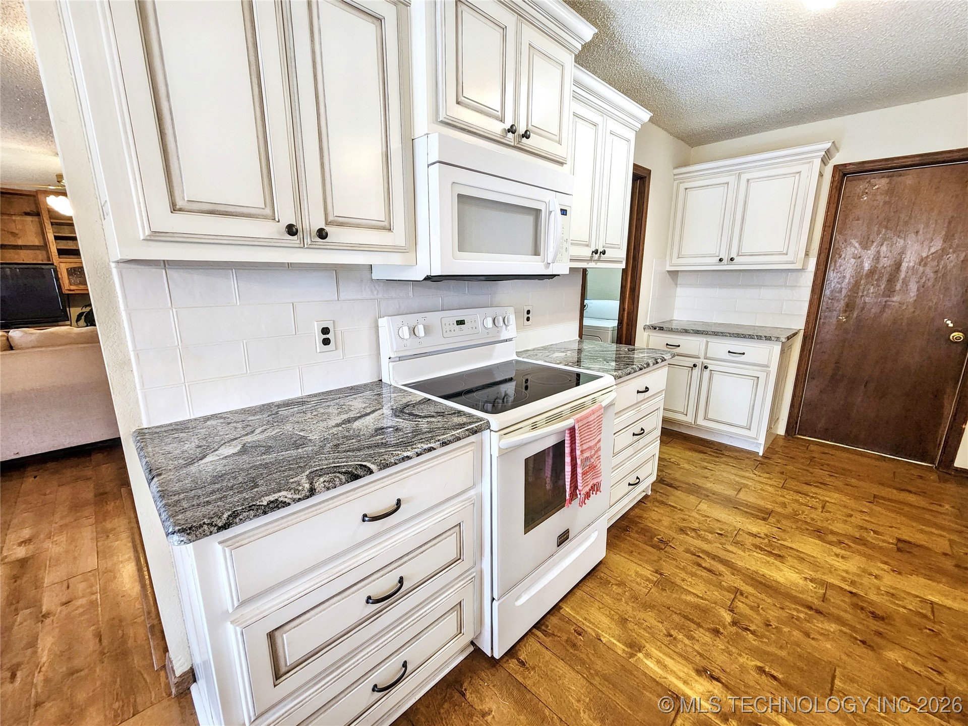 606 Jeffery Street Property Photo 27