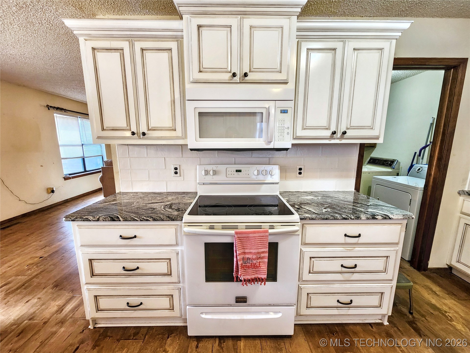 606 Jeffery Street Property Photo 28