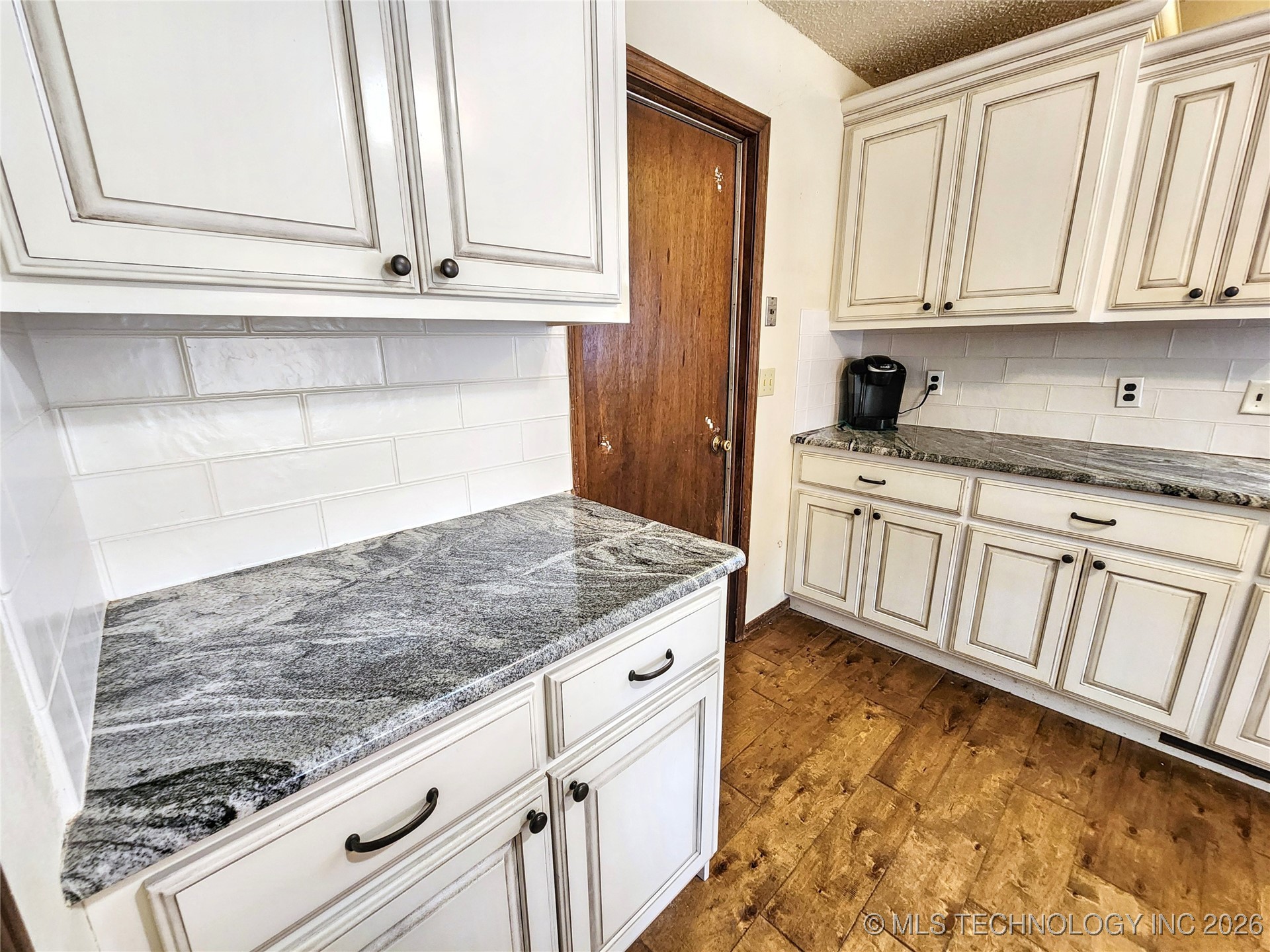 606 Jeffery Street Property Photo 31