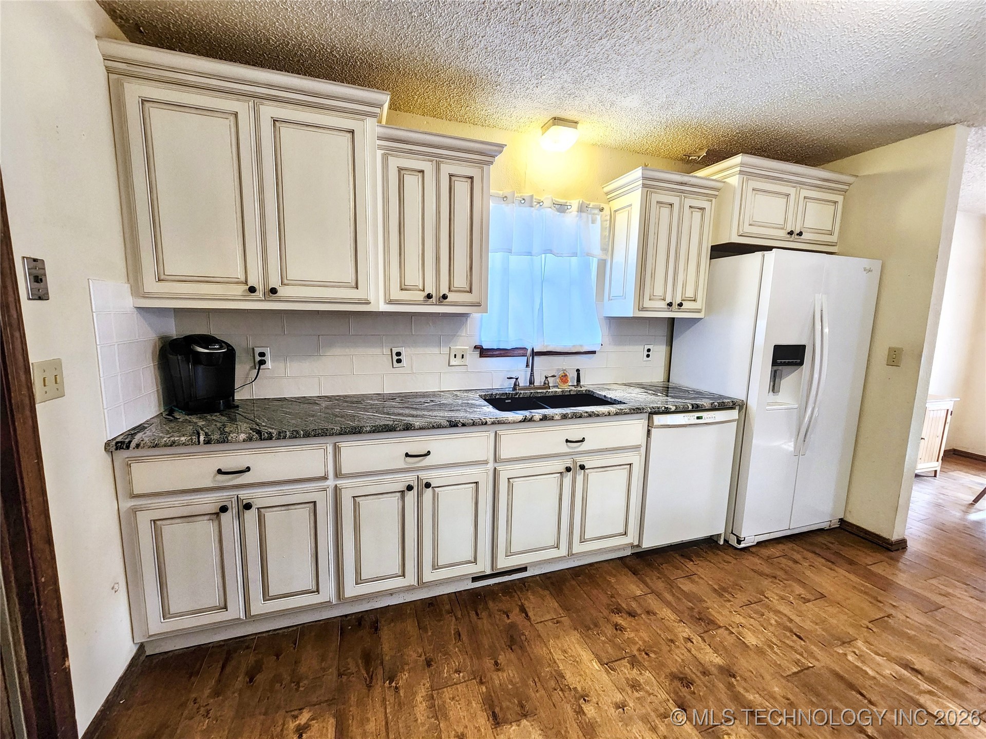 606 Jeffery Street Property Photo 32