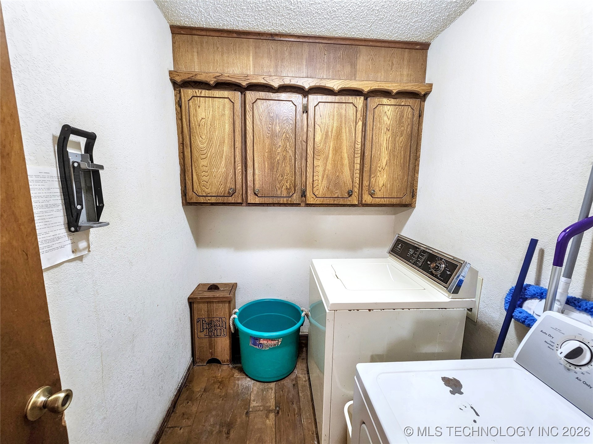 606 Jeffery Street Property Photo 37