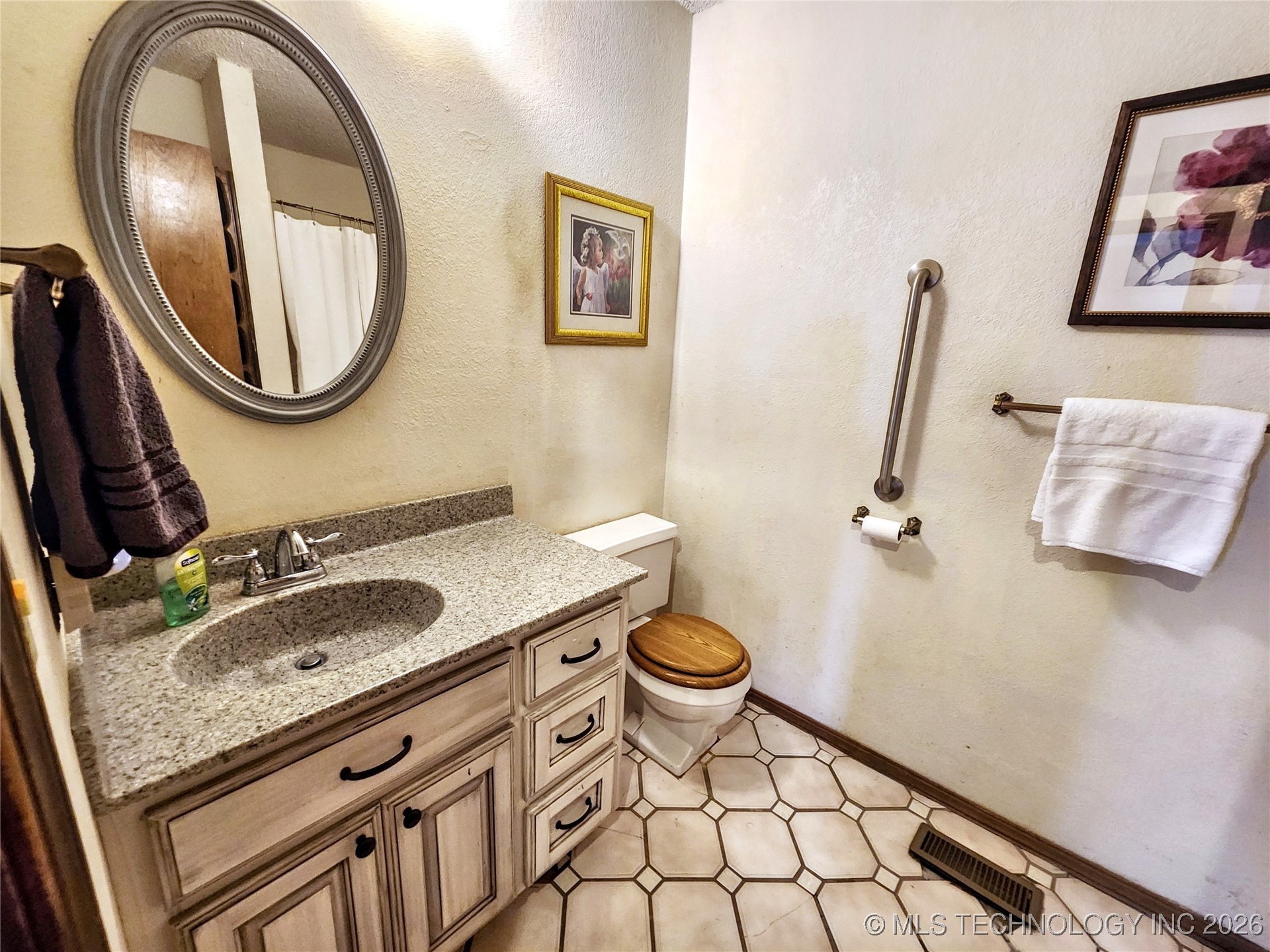 606 Jeffery Street Property Photo 44