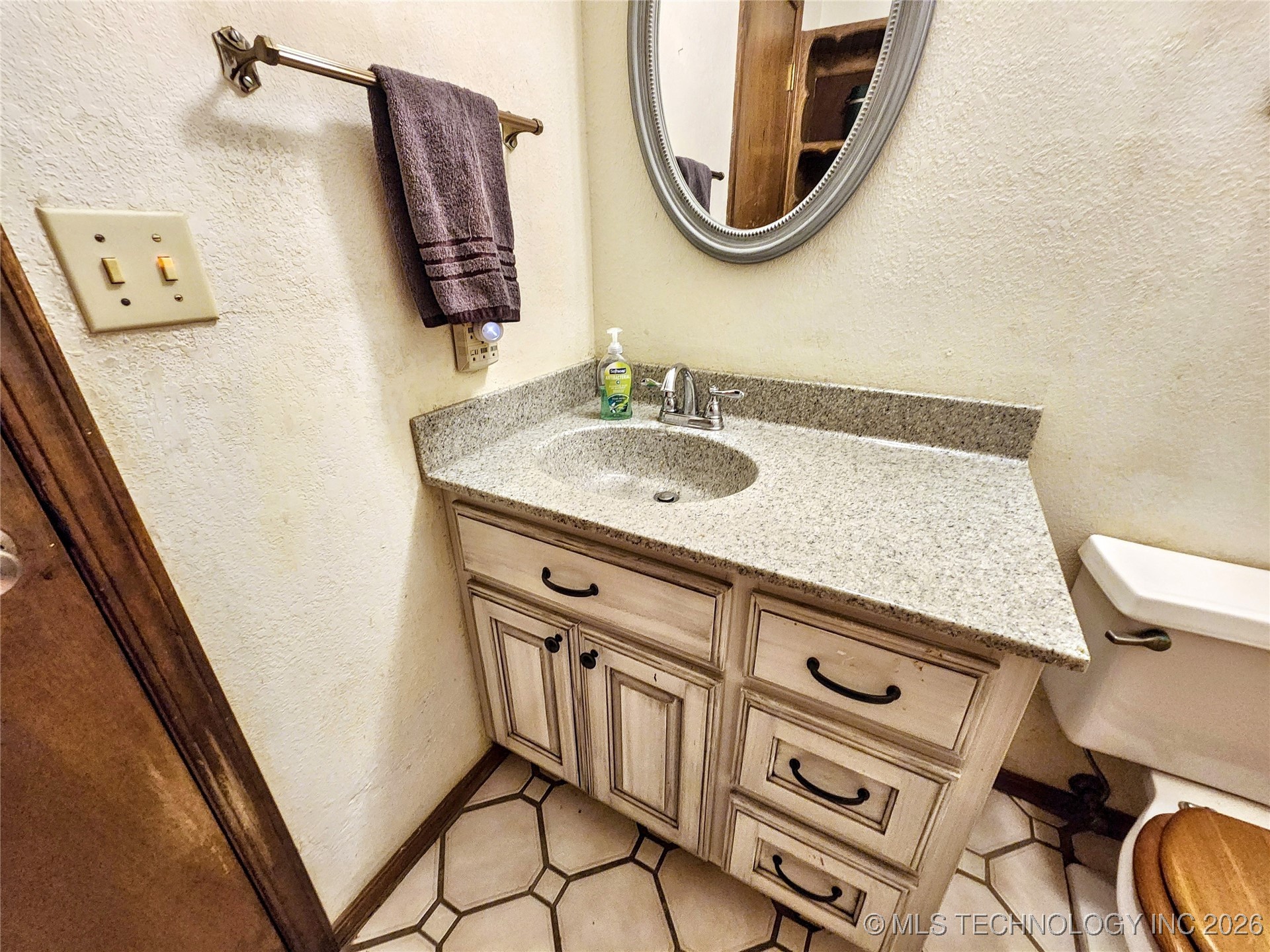 606 Jeffery Street Property Photo 45