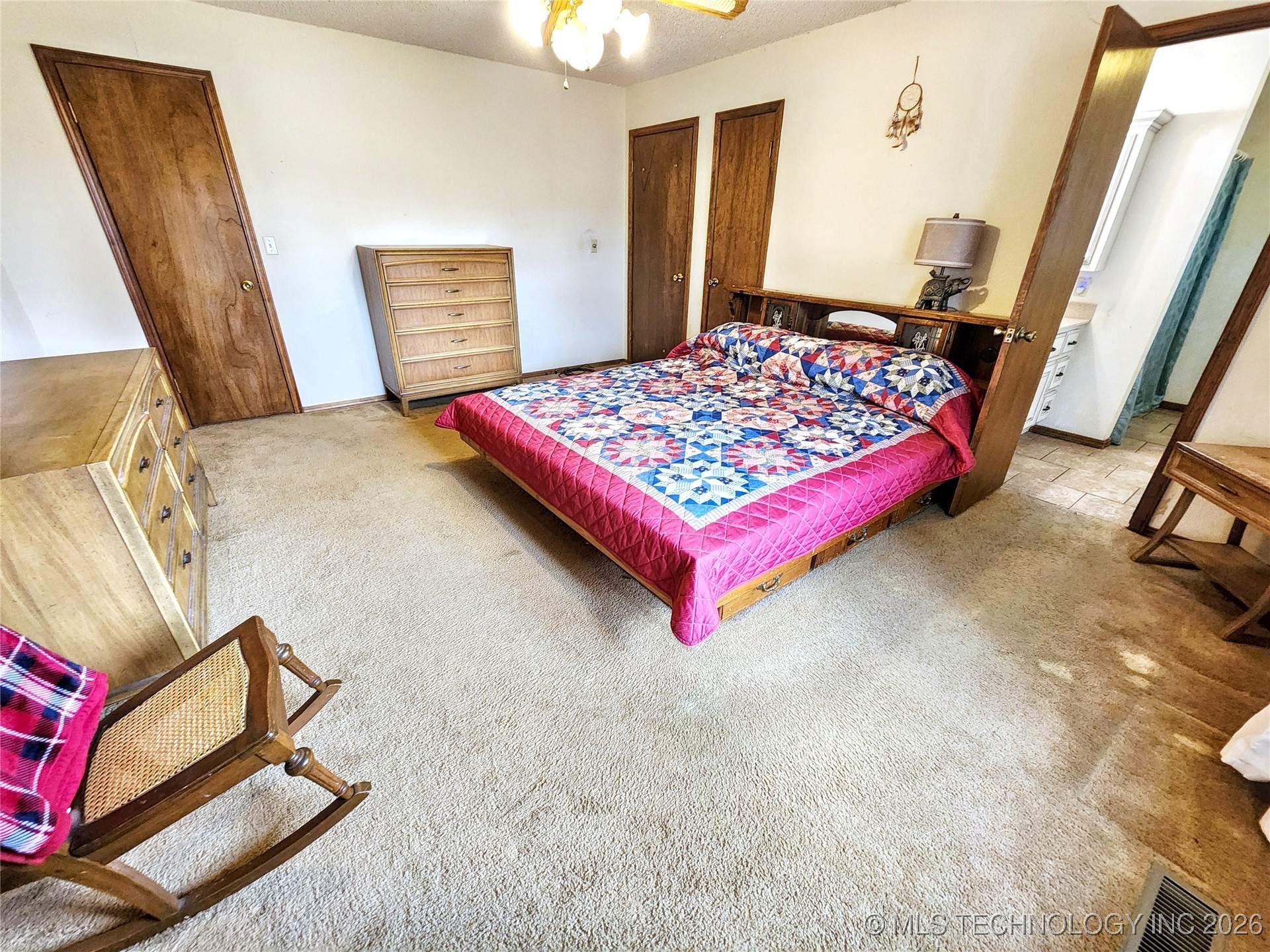 606 Jeffery Street Property Photo 56