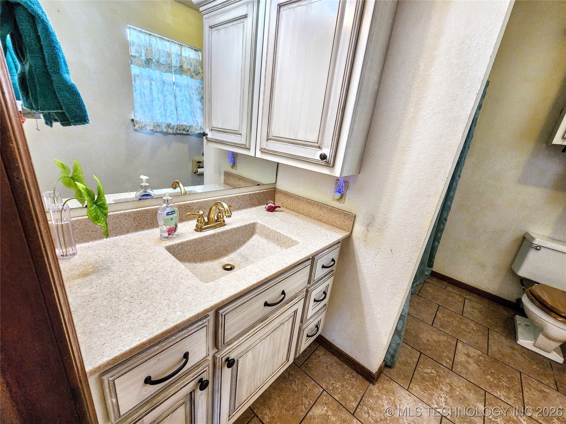 606 Jeffery Street Property Photo 58