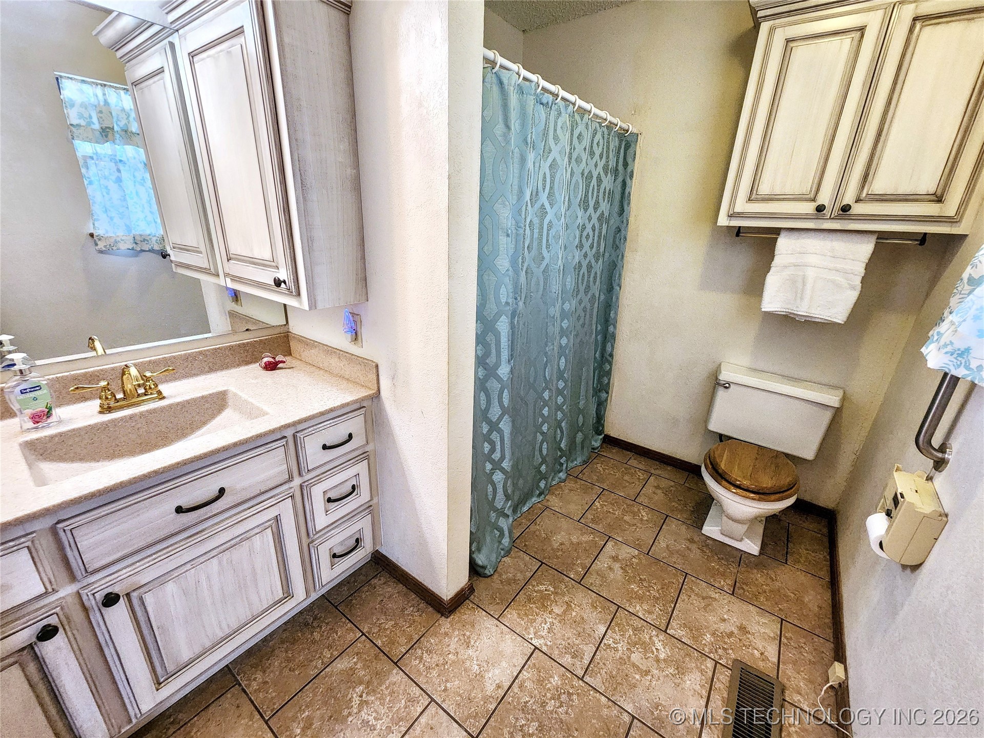 606 Jeffery Street Property Photo 59