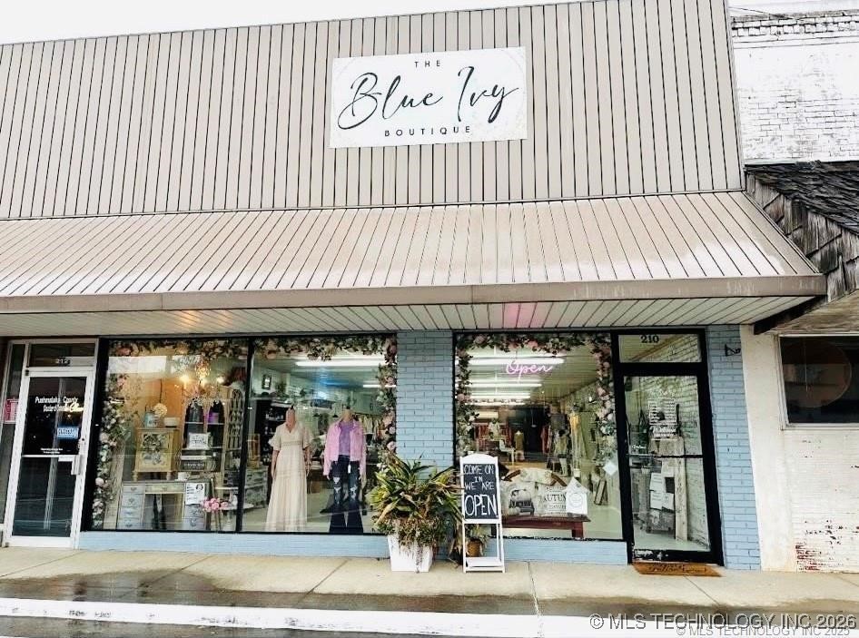 210 N High Property Photo 1