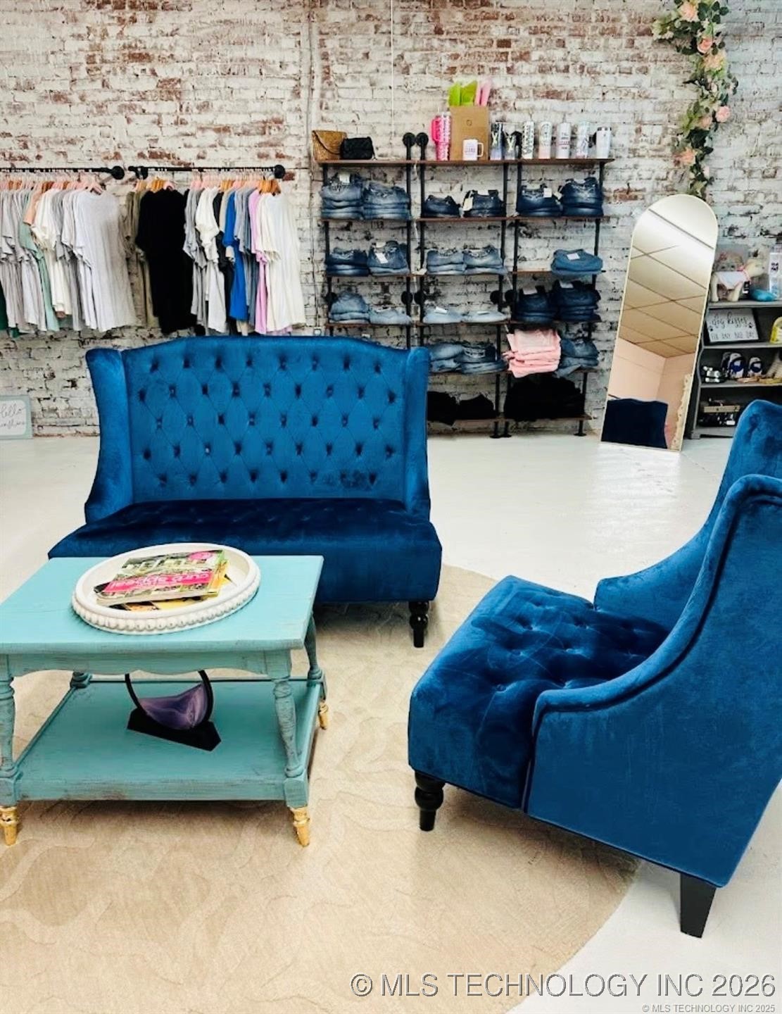 210 N High Property Photo 5