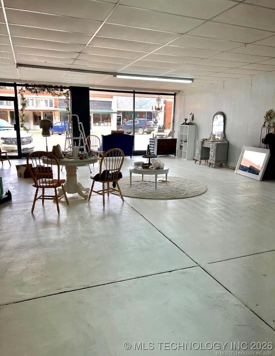 210 N High Property Photo 9