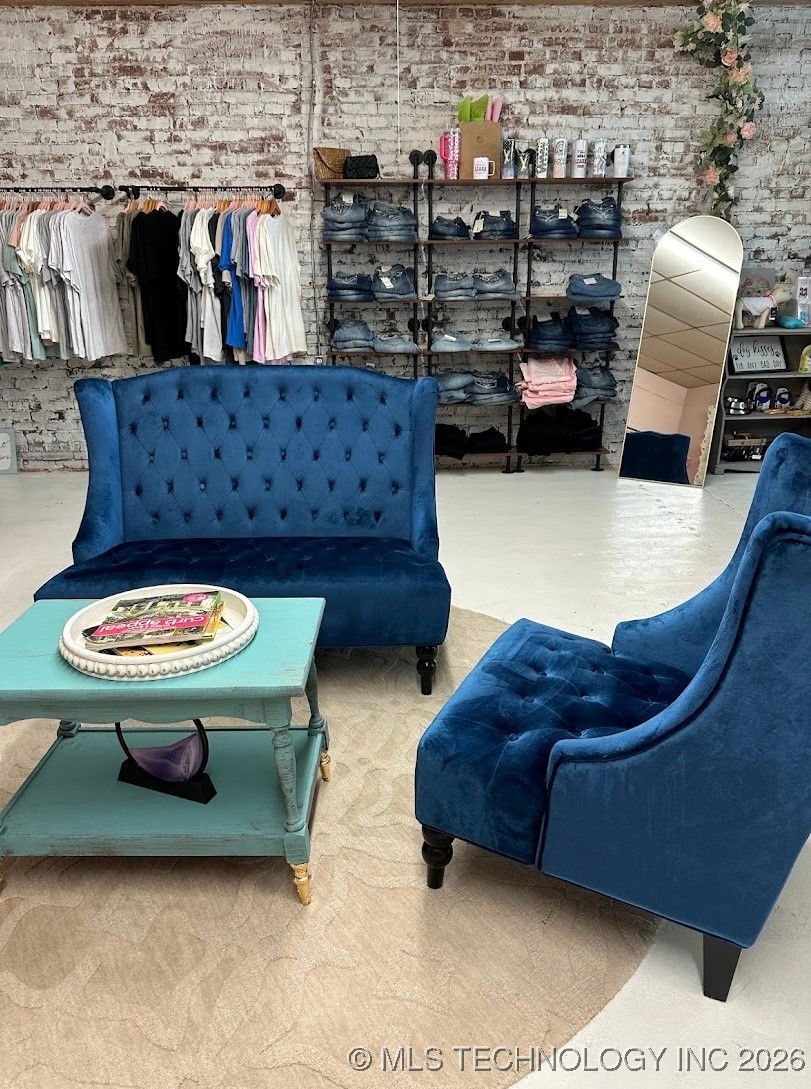 210 N High Property Photo 10