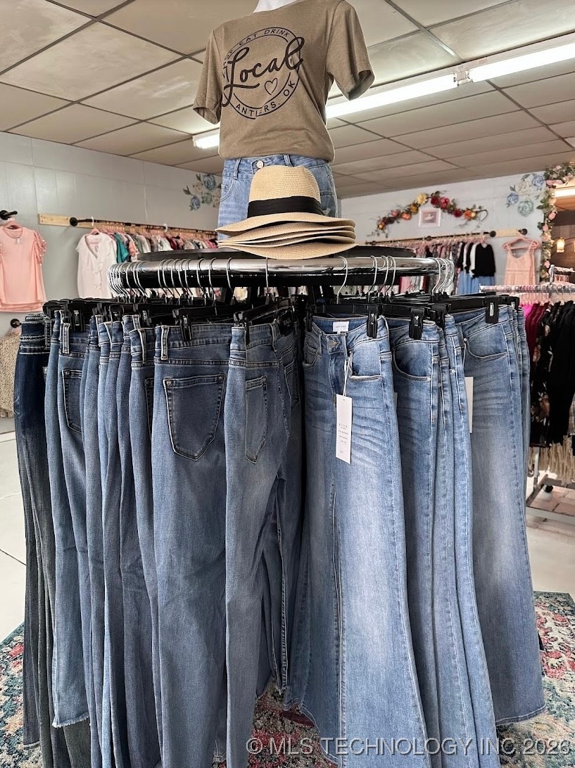 210 N High Property Photo 11