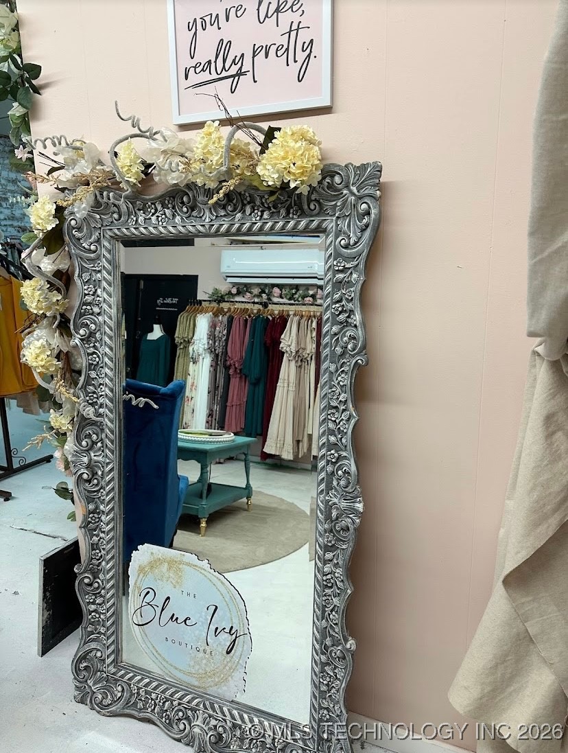 210 N High Property Photo 12