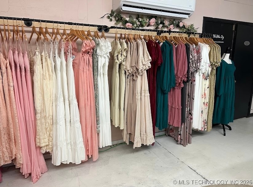 210 N High Property Photo 13