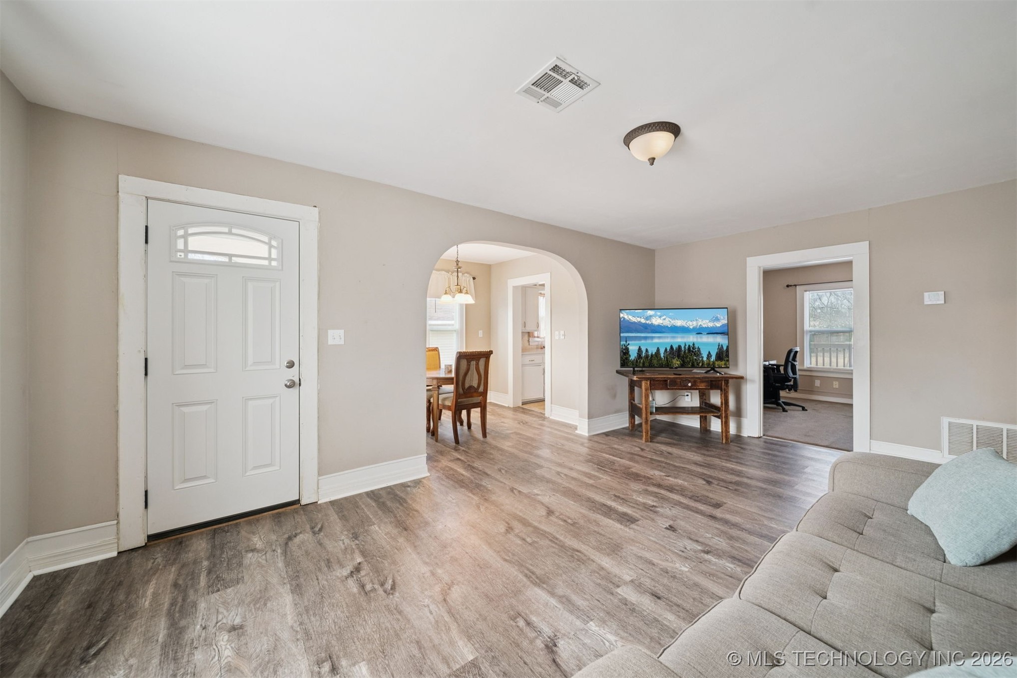 620 W 23rd Property Photo 8