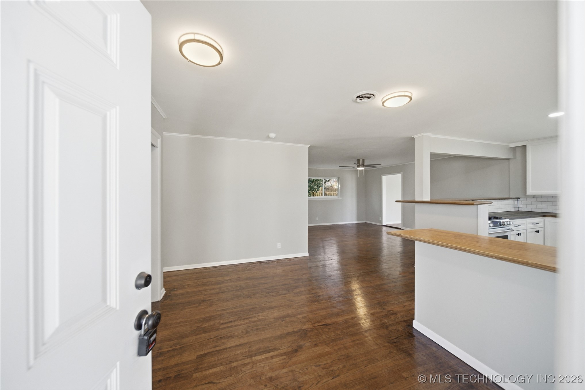 2904 S Hudson Place Property Photo 4