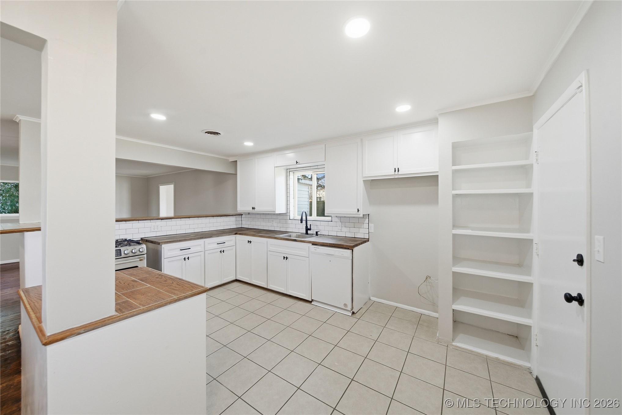 2904 S Hudson Place Property Photo 8