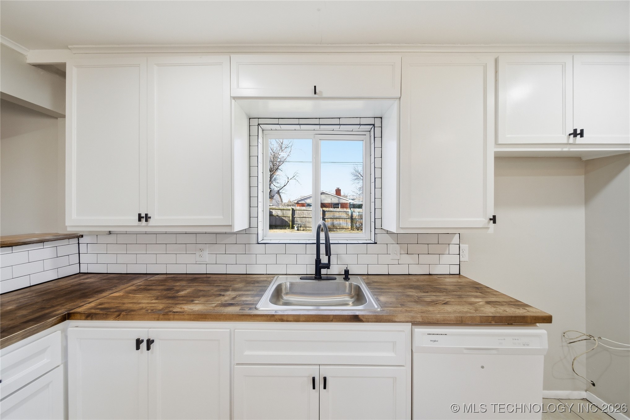 2904 S Hudson Place Property Photo 9