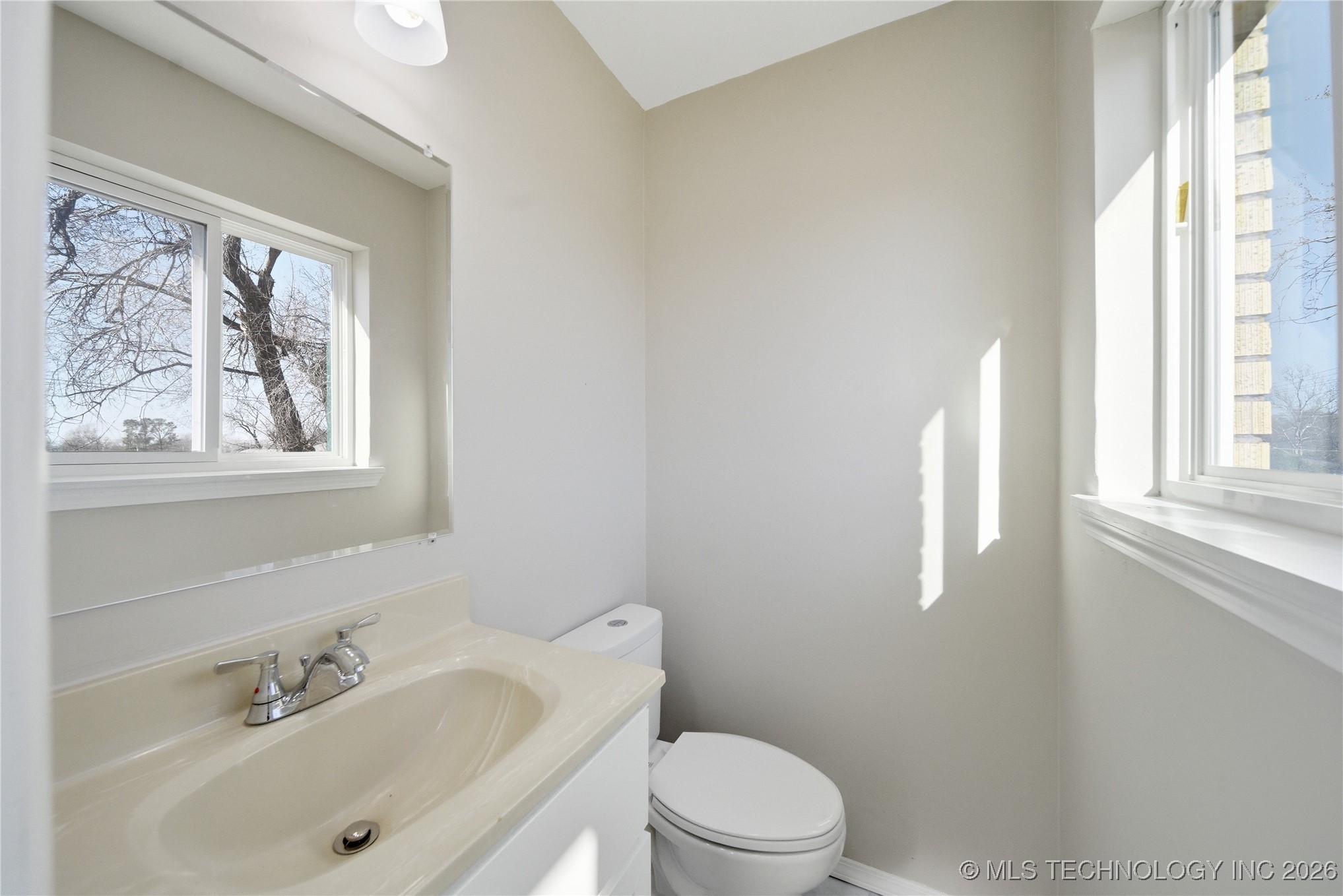 2904 S Hudson Place Property Photo 14