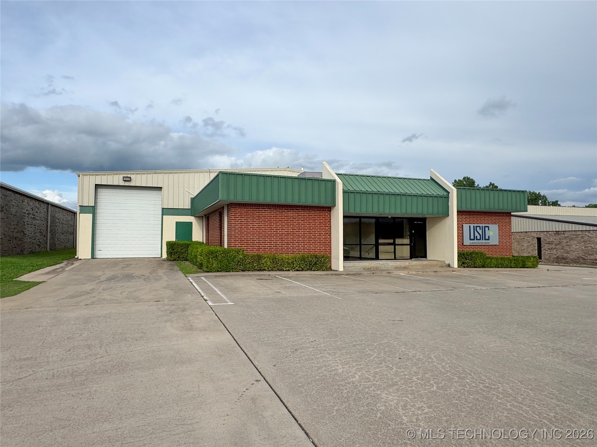 2005 N Willow Avenue Property Photo 1