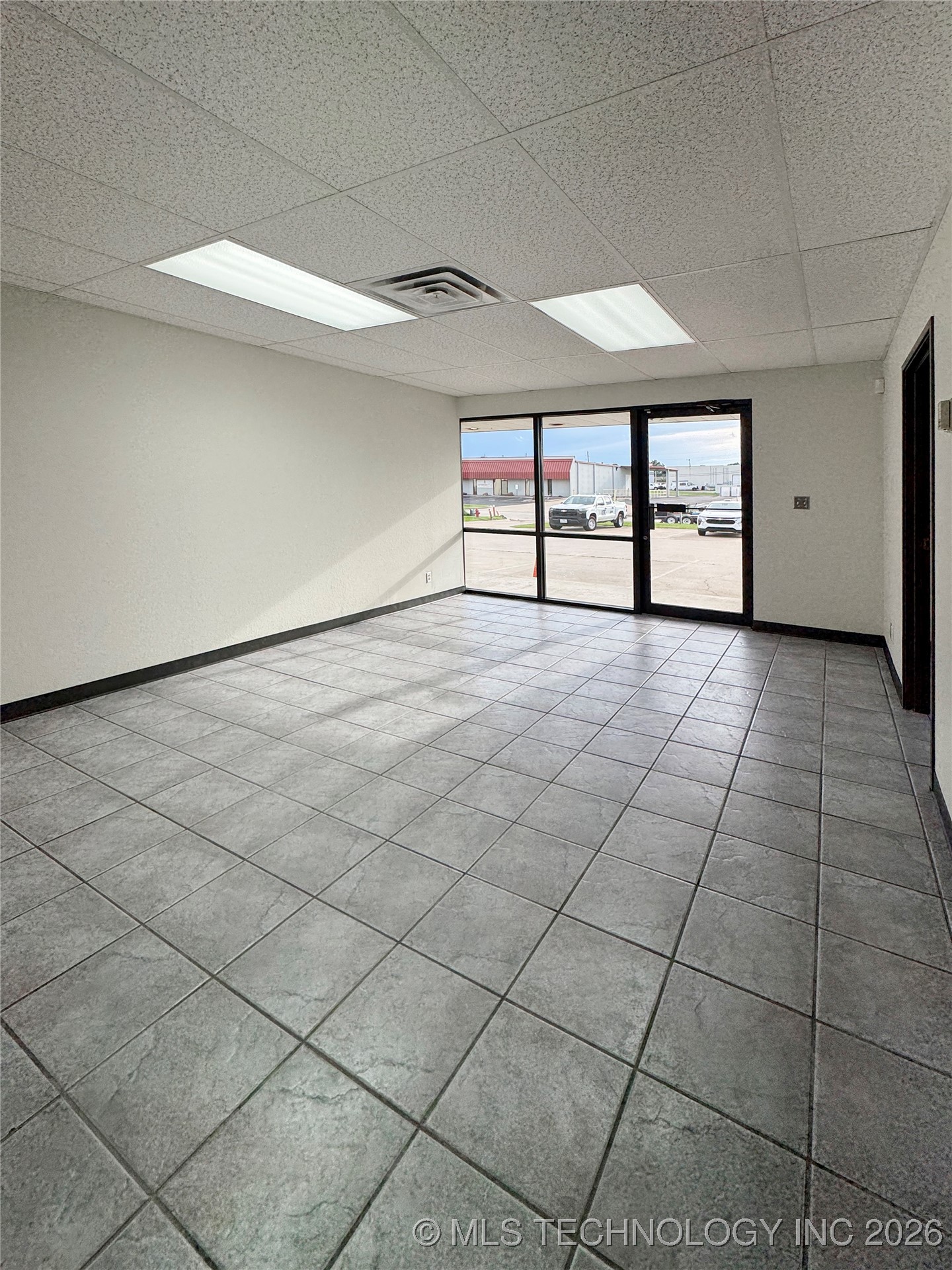 2005 N Willow Avenue Property Photo 4