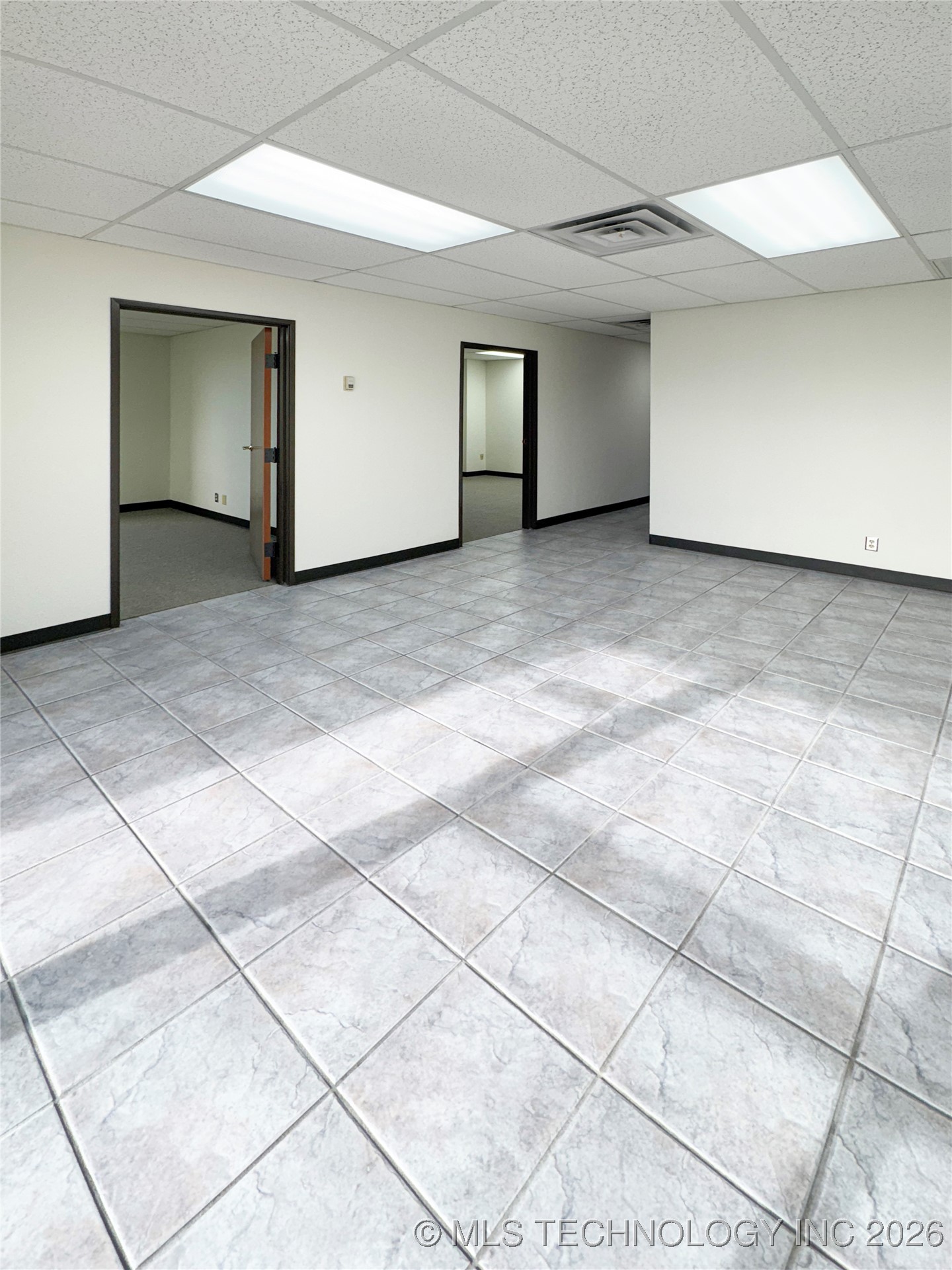 2005 N Willow Avenue Property Photo 5