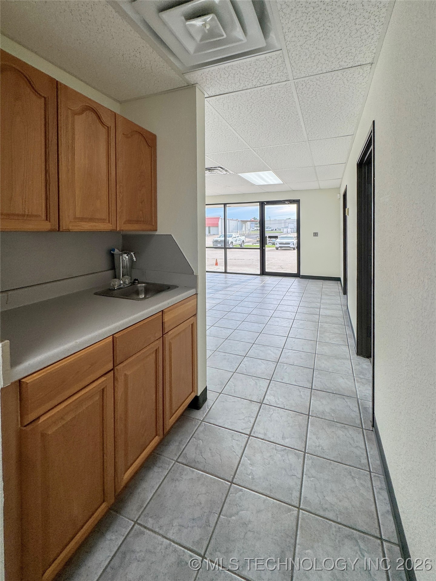 2005 N Willow Avenue Property Photo 8