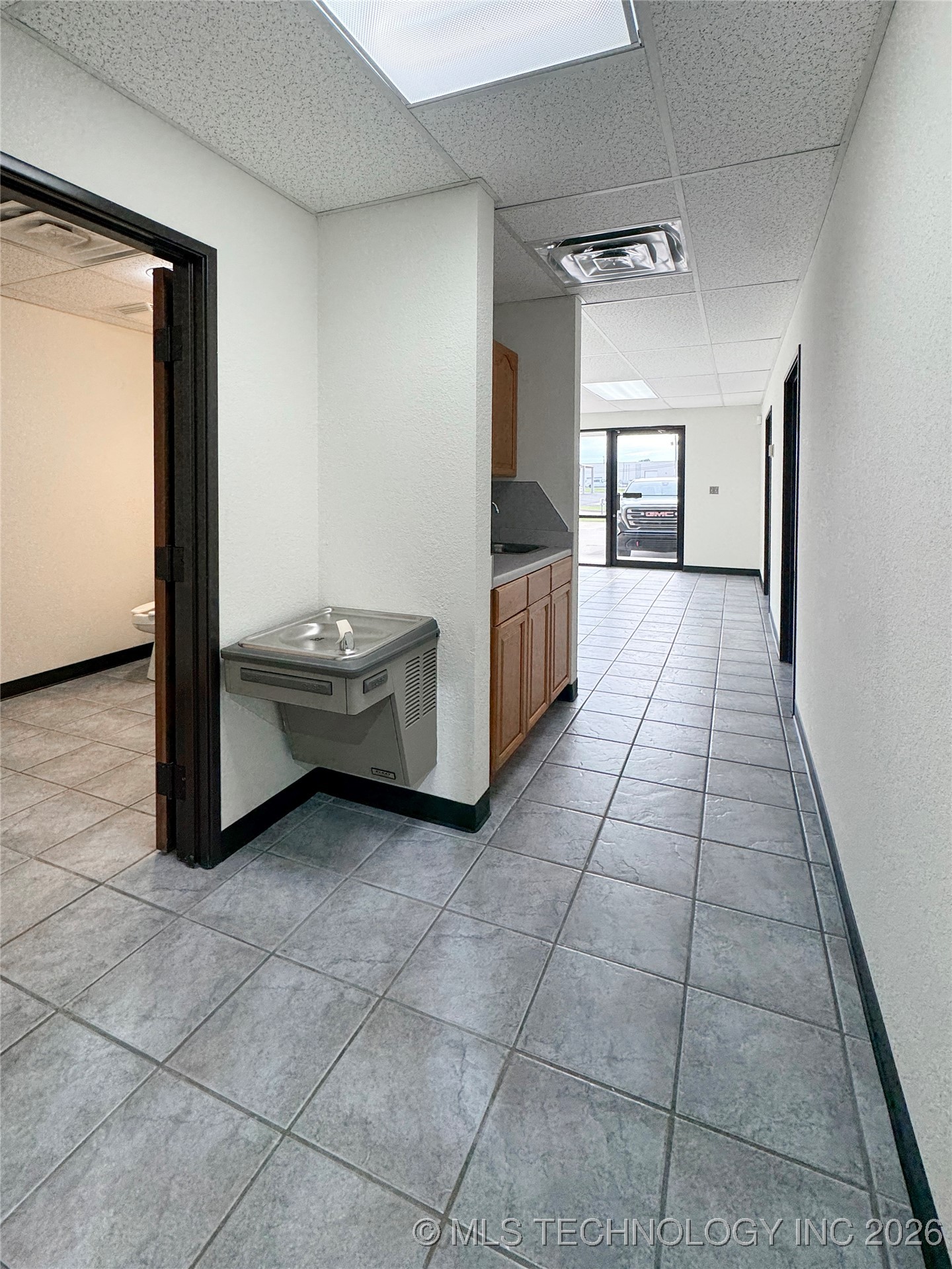 2005 N Willow Avenue Property Photo 9