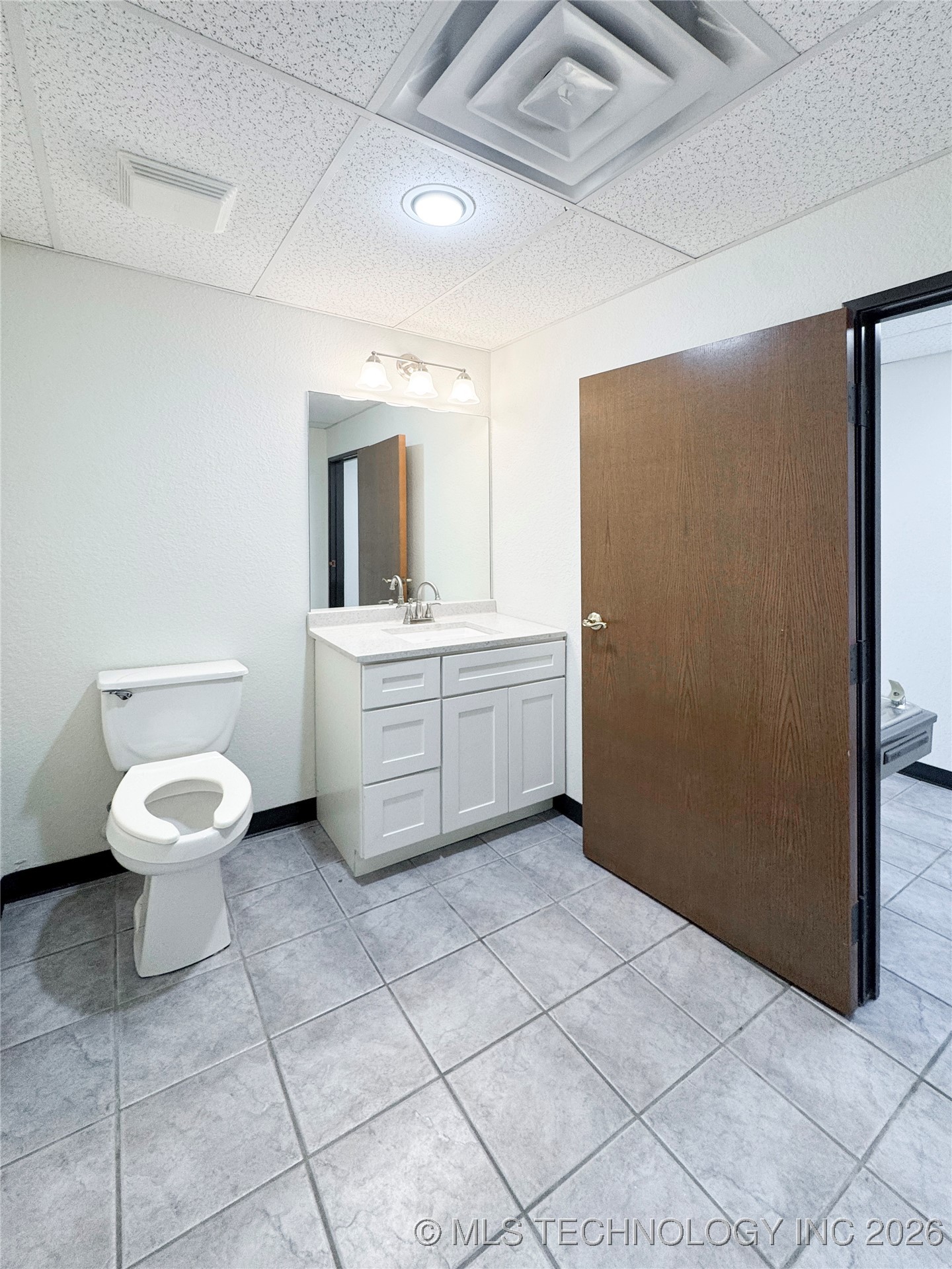 2005 N Willow Avenue Property Photo 10