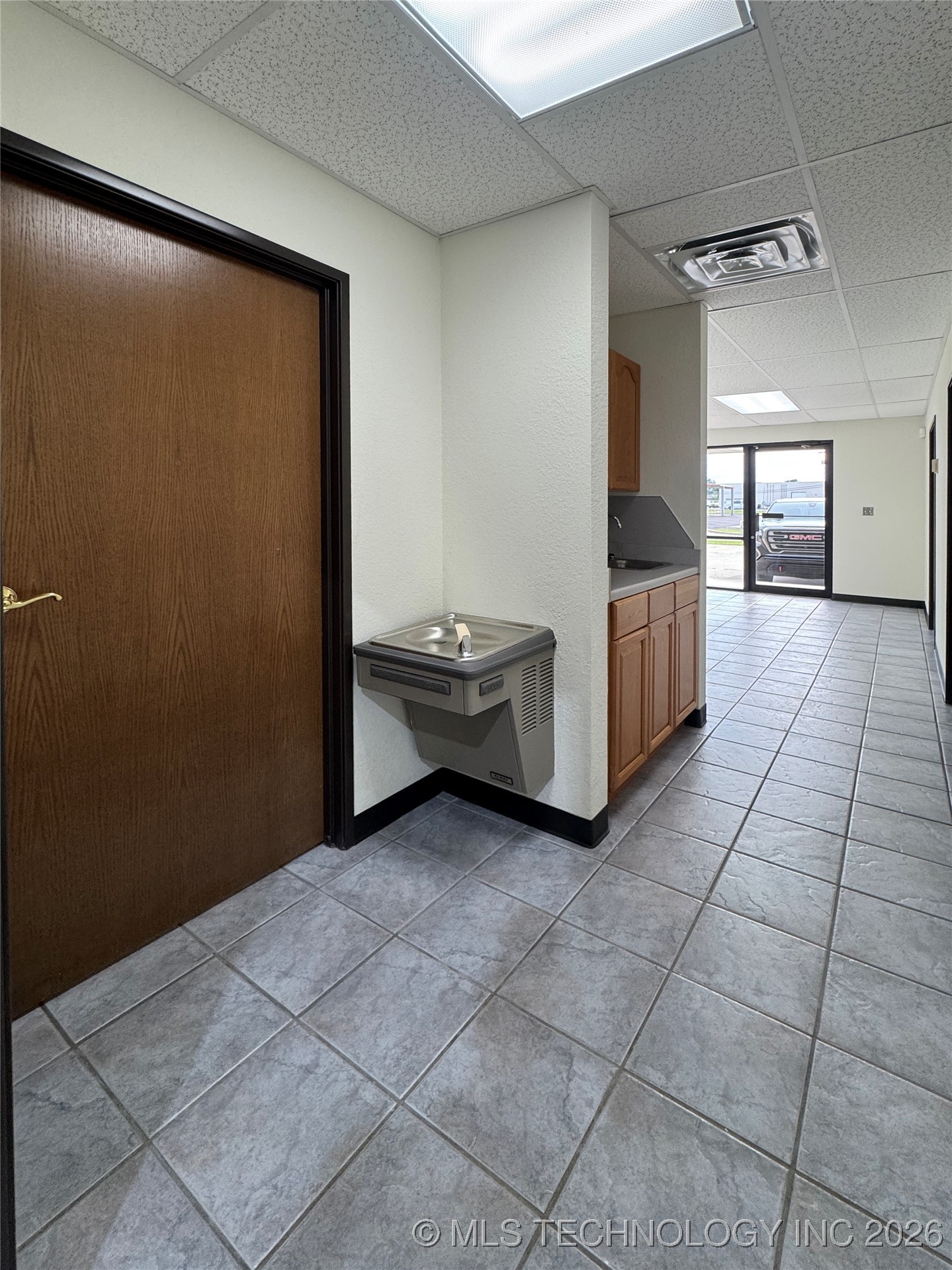 2005 N Willow Avenue Property Photo 11