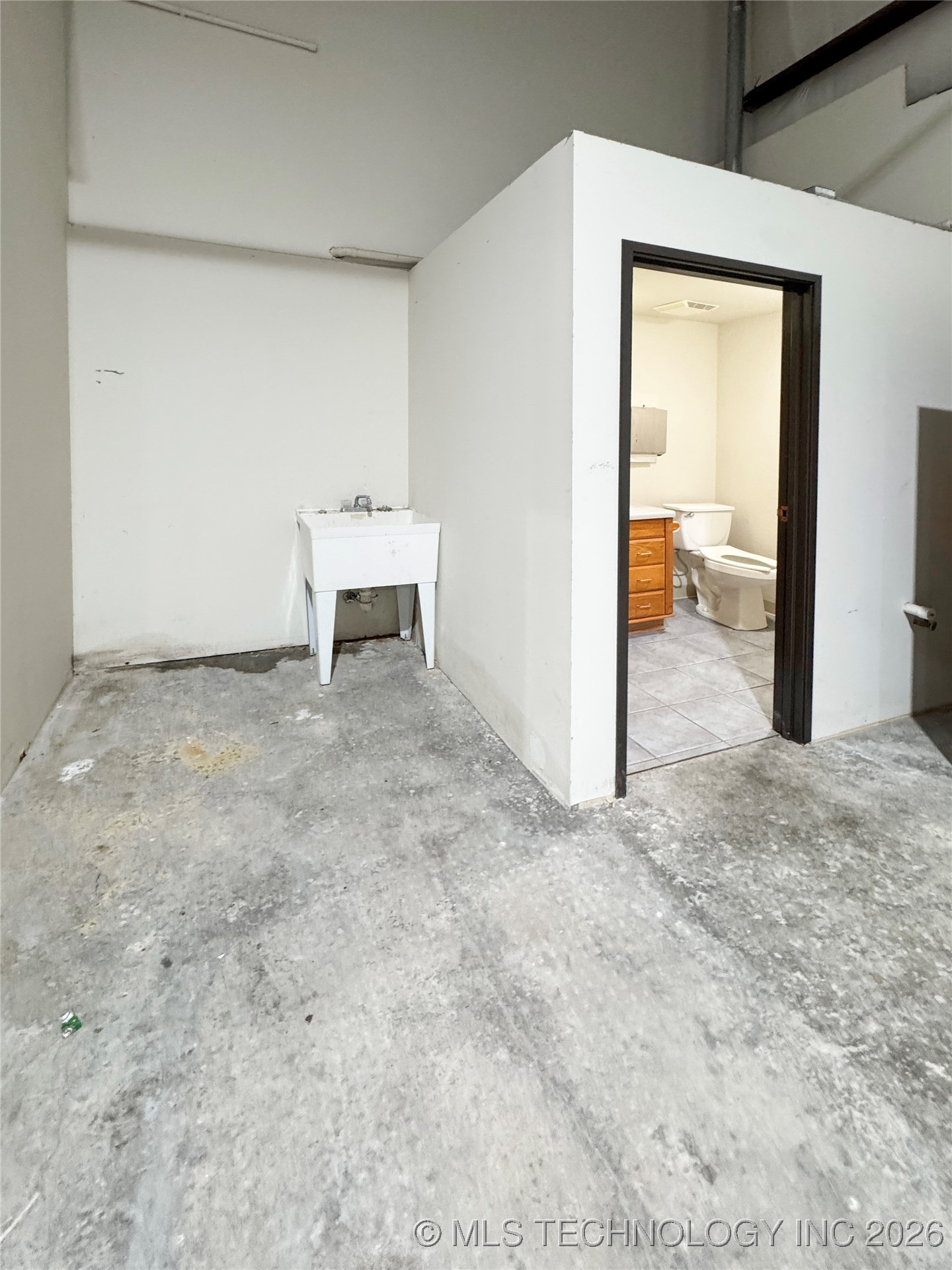 2005 N Willow Avenue Property Photo 13