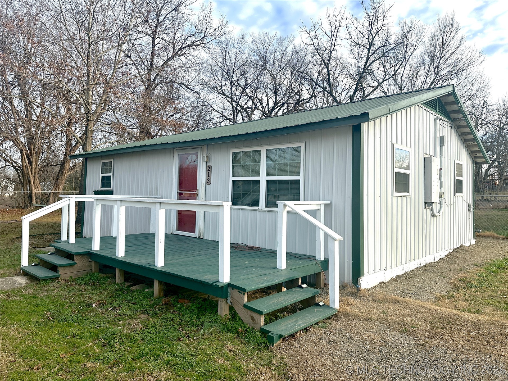 213 E 5th Property Photo 3