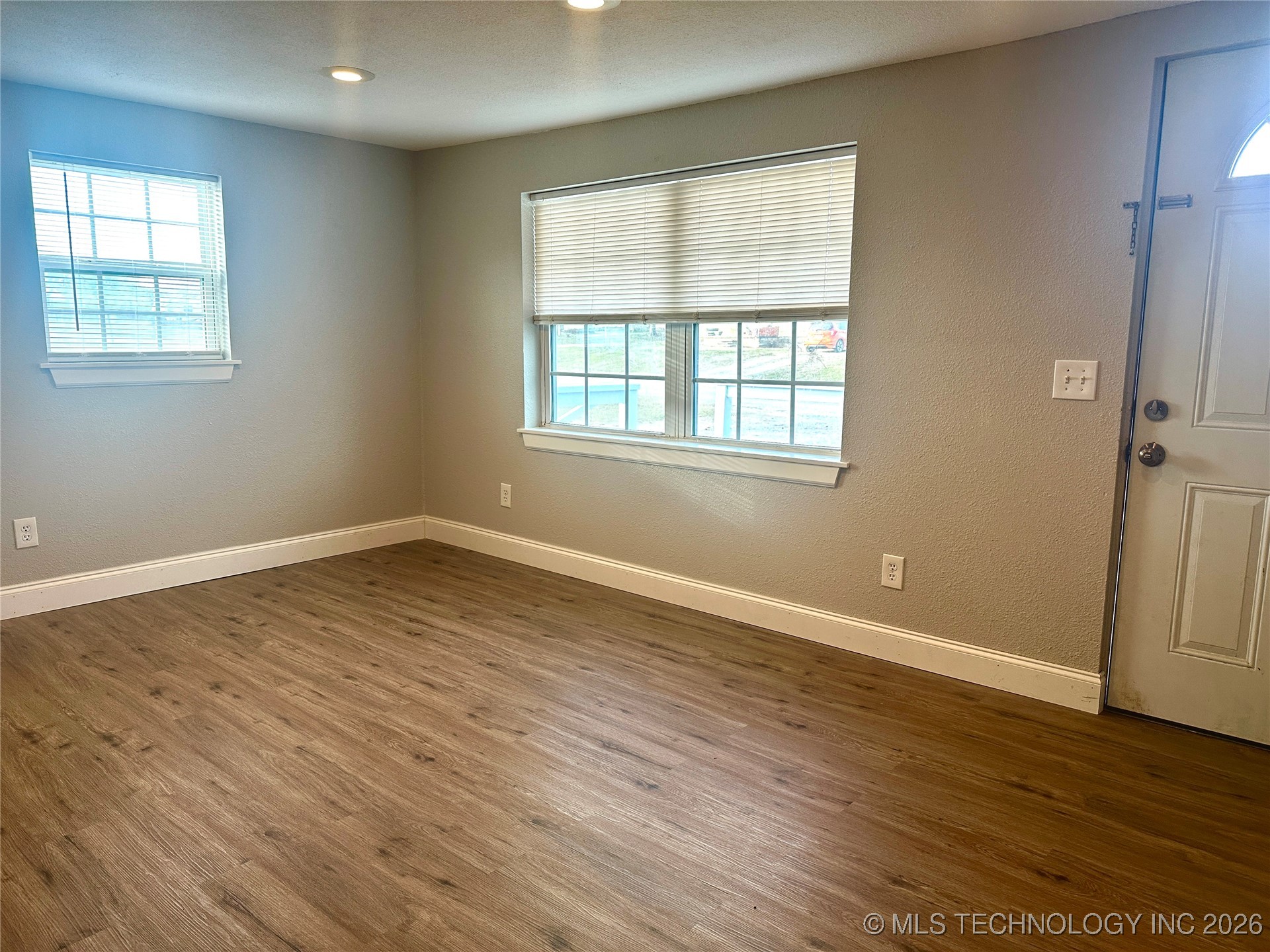 213 E 5th Property Photo 5