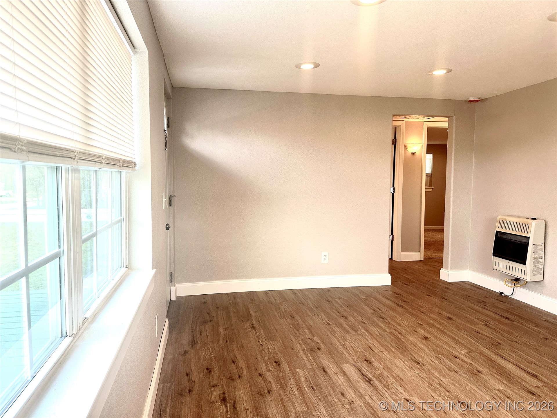 213 E 5th Property Photo 8