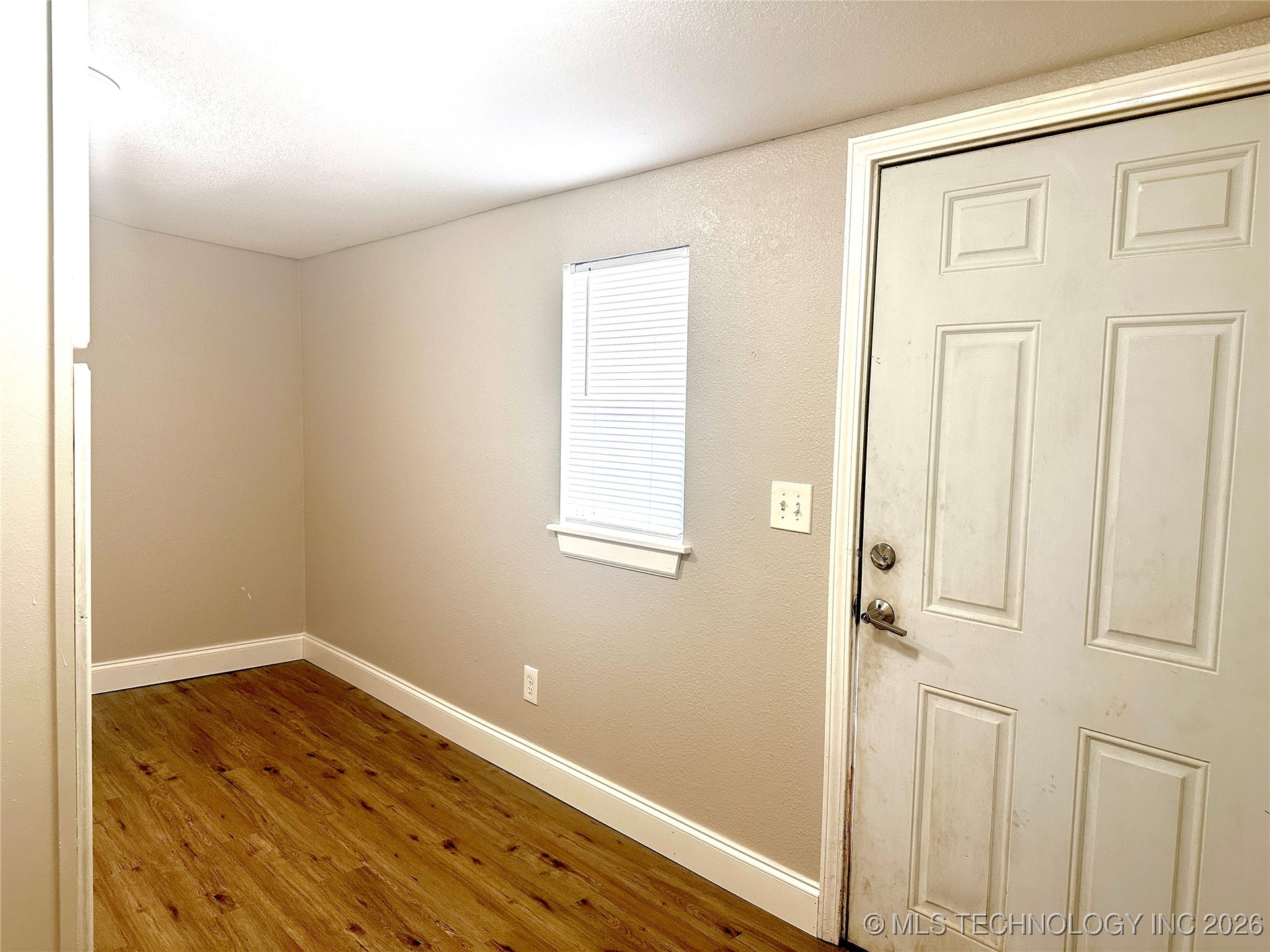 213 E 5th Property Photo 9