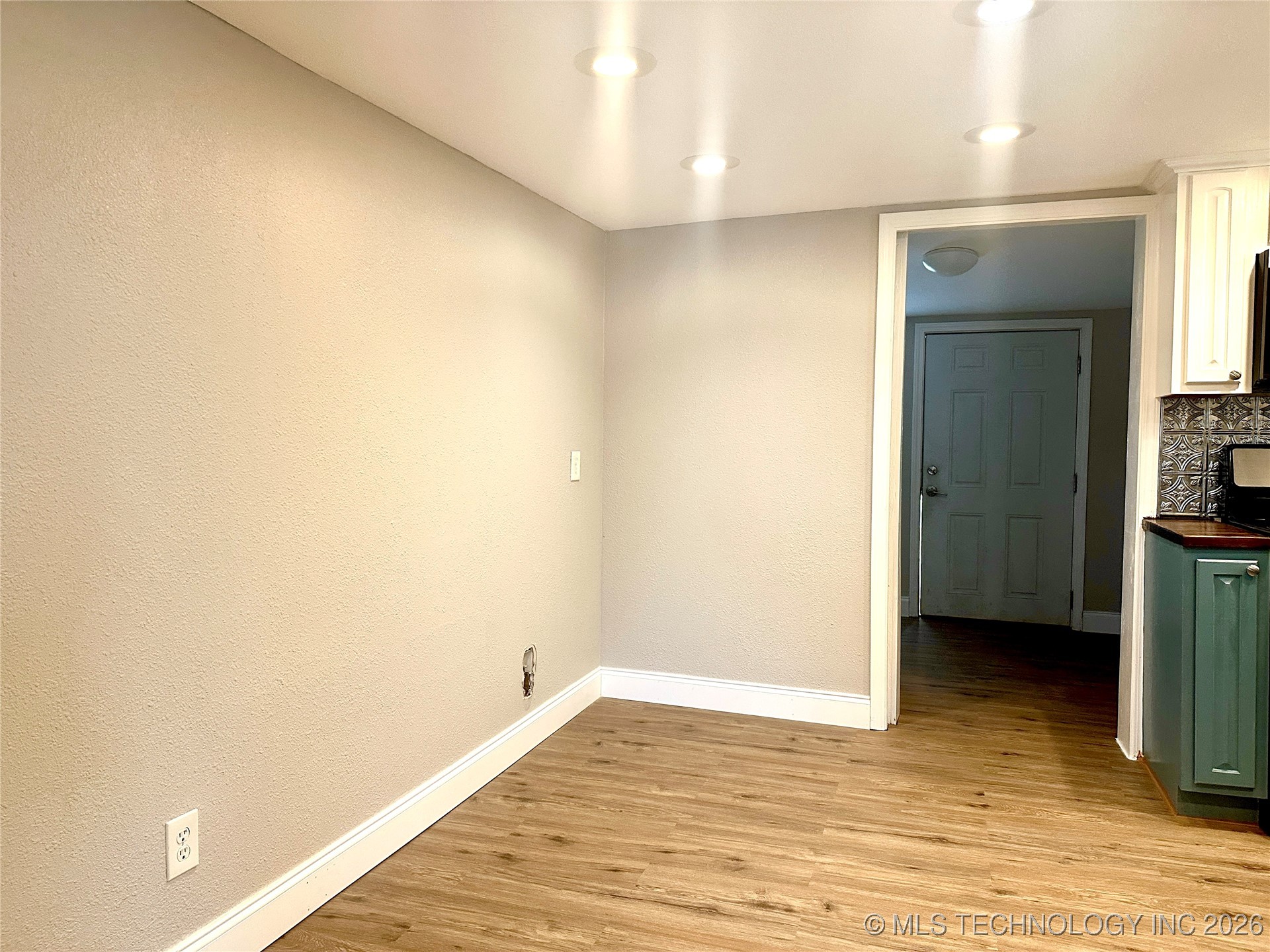 213 E 5th Property Photo 12