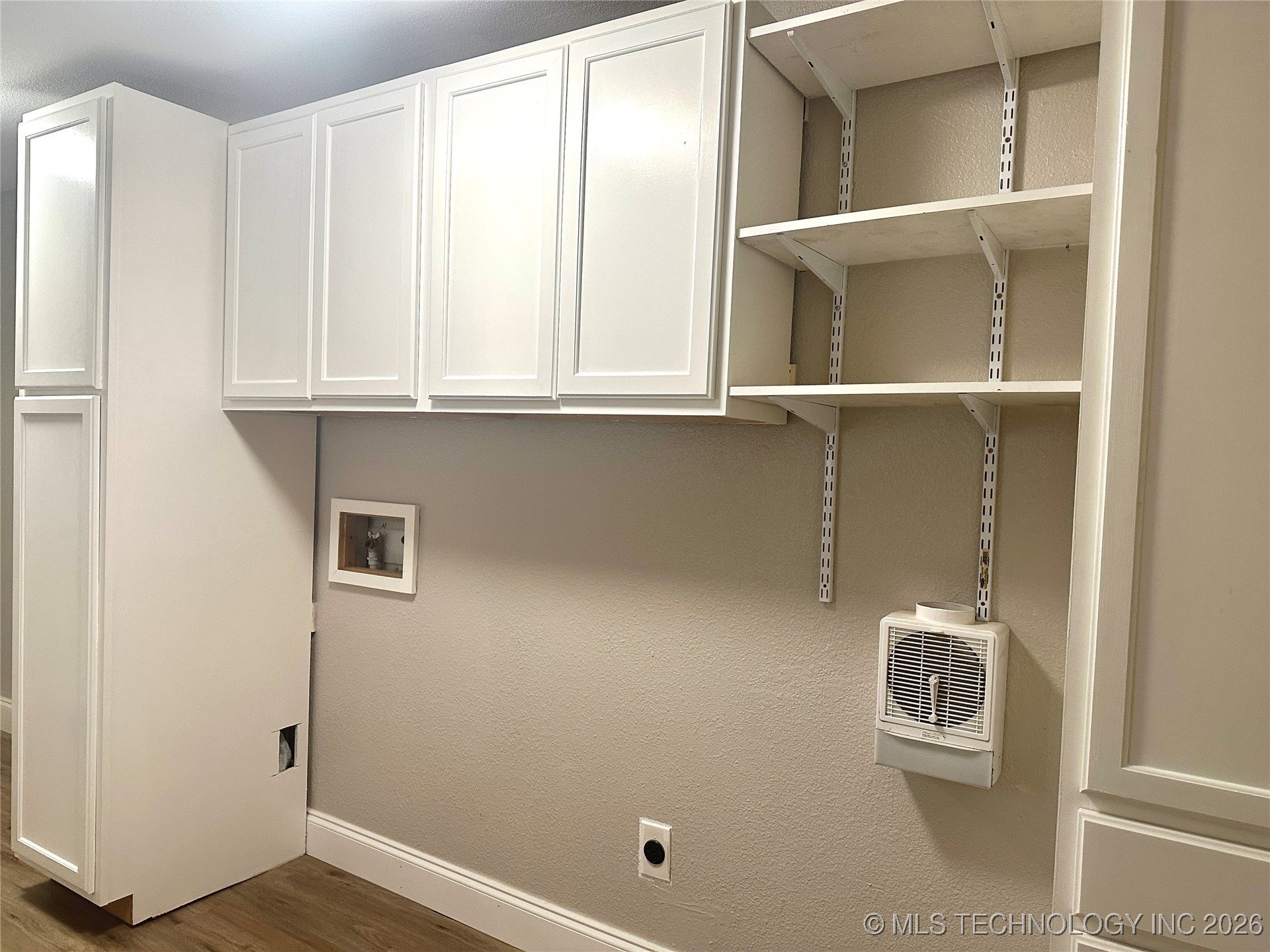 213 E 5th Property Photo 16