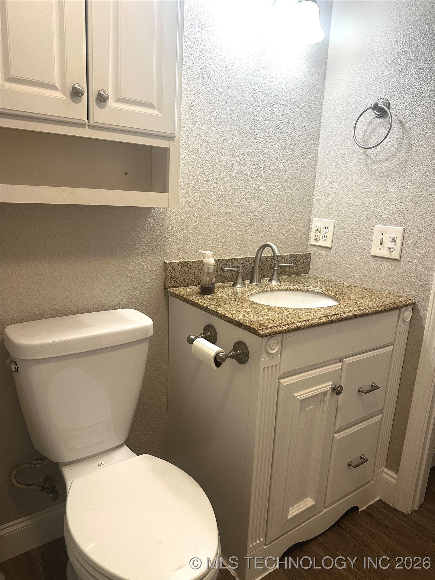 213 E 5th Property Photo 19